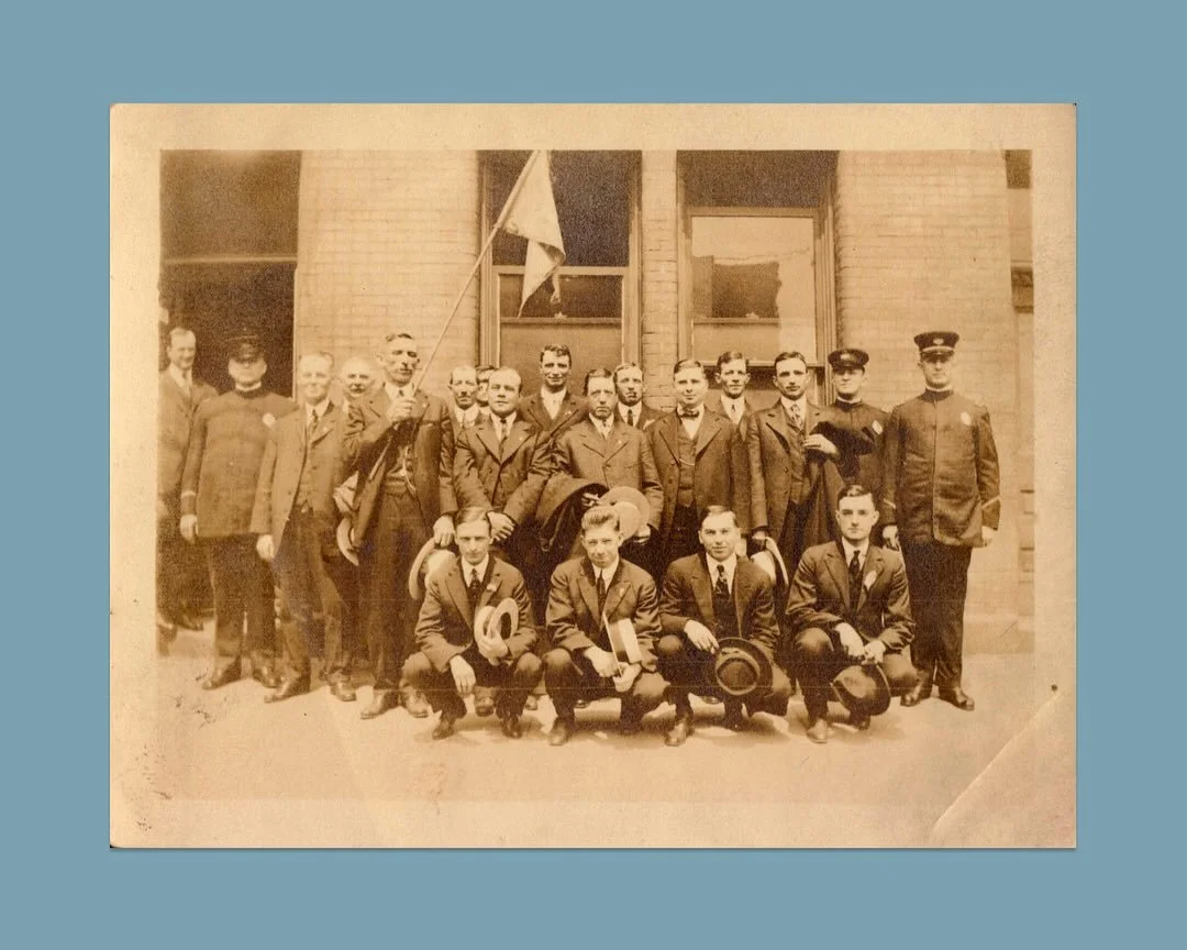This photo was taken in Pittsburgh in 1916. Most of the men are wearing identical-looking lapel pins, and a few are in uniform, maybe police.
I suspect it’s a fraternal organization or labor union (maybe the Elks, Odd Fellows, or Knights of Co