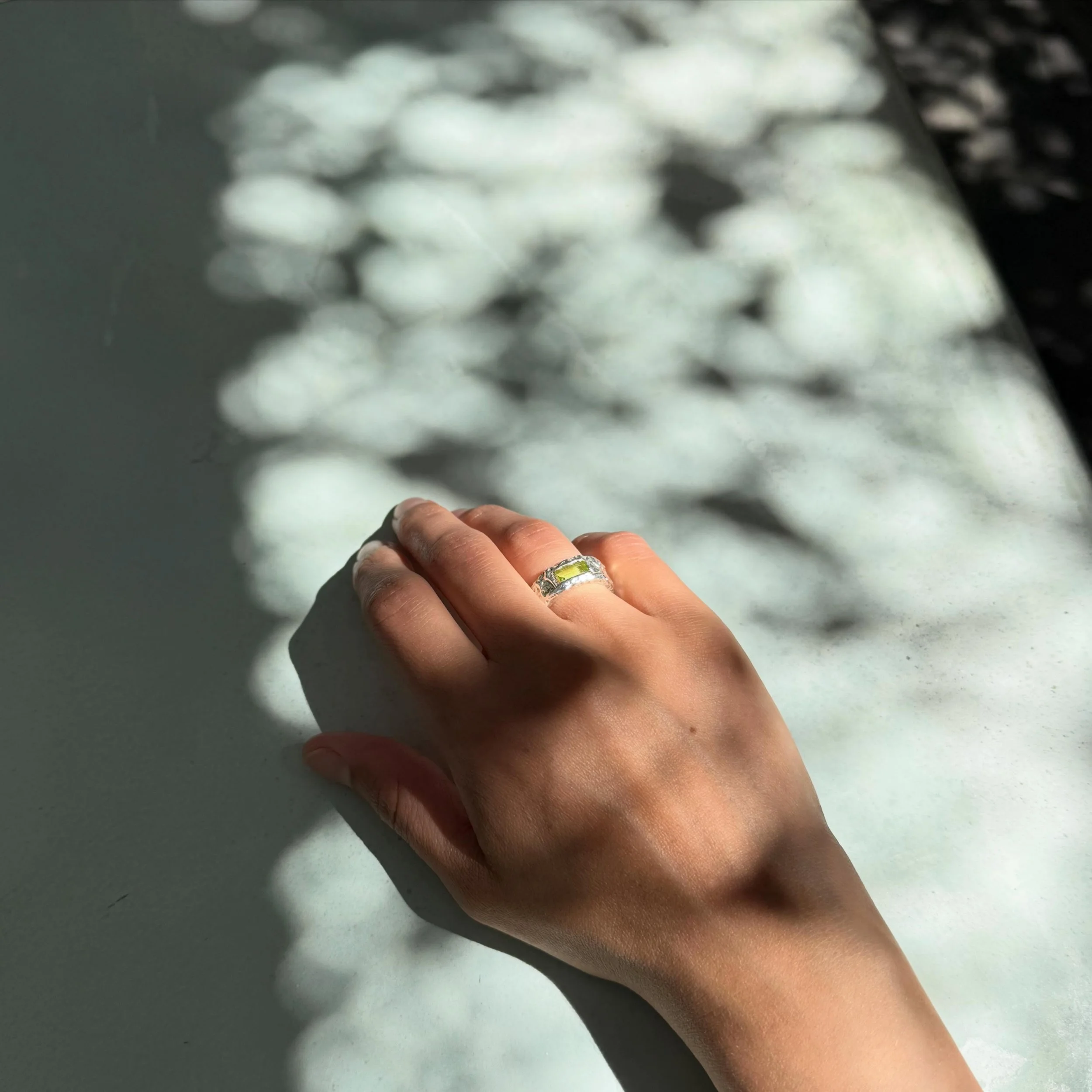RA&Iacute;Z 🤍

Echar ra&iacute;ces nutre y construye, es un acto de conexi&oacute;n con el pasado y proyecci&oacute;n hacia el futuro para crecer y florecer.

#end&eacute;micaestudio #joyer&iacute;a #plata925