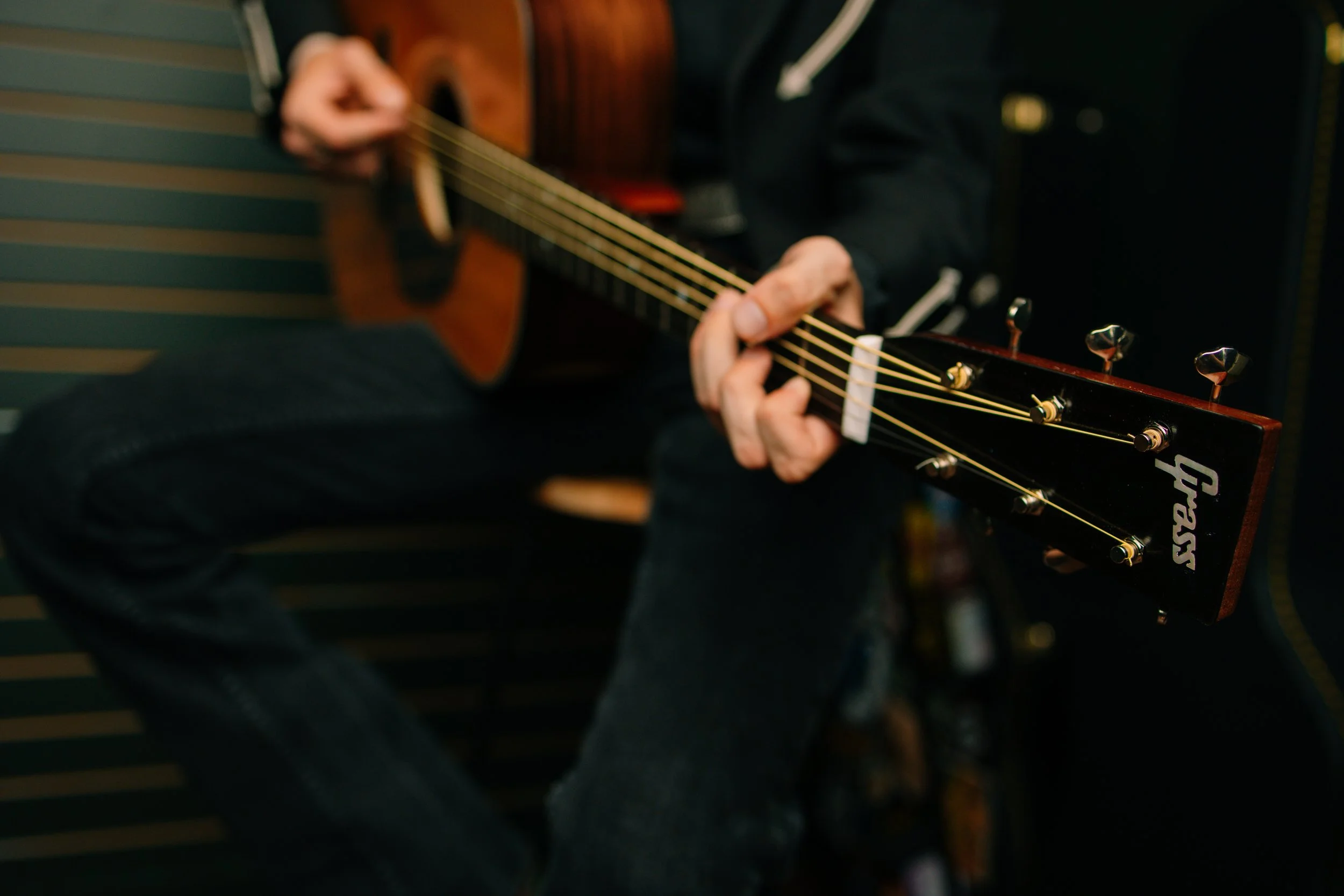 Dahlonega-photographer-grass-guitars-15.jpg