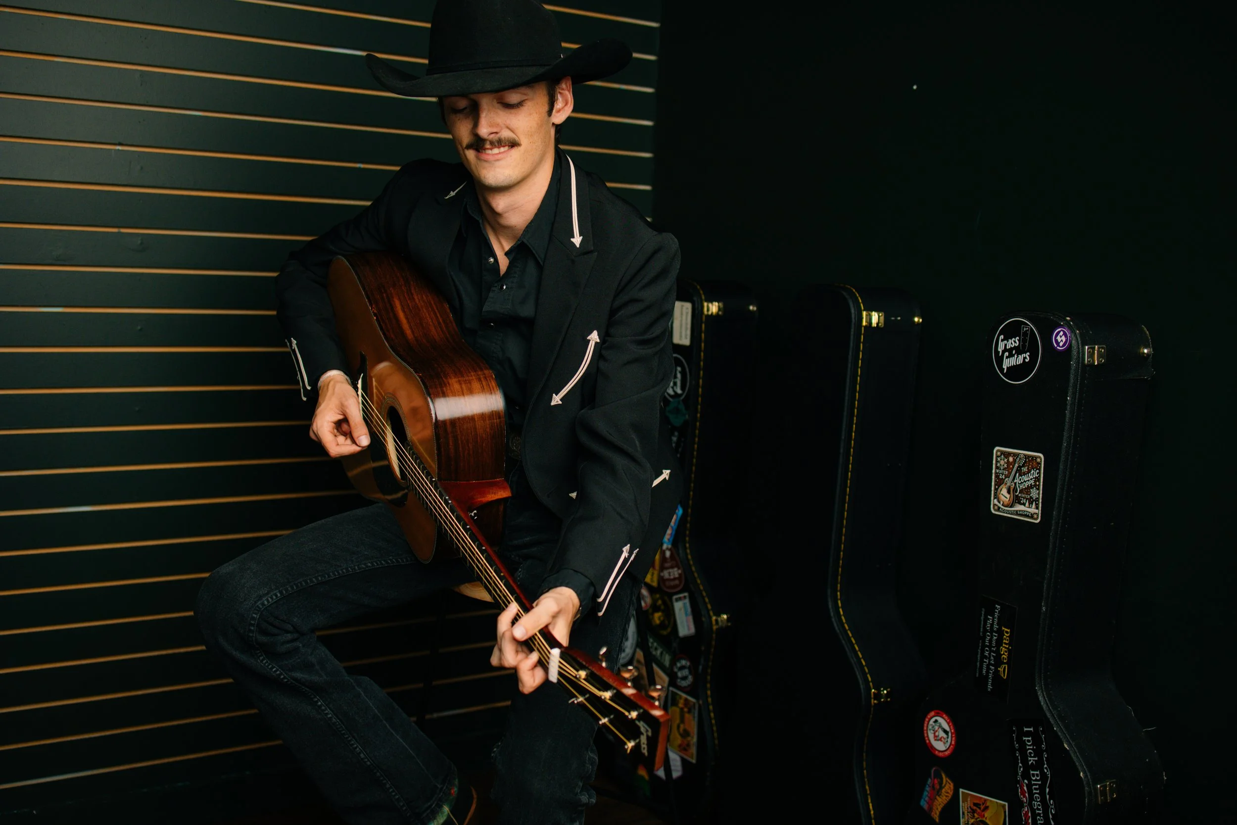 Dahlonega-photographer-grass-guitars-14.jpg