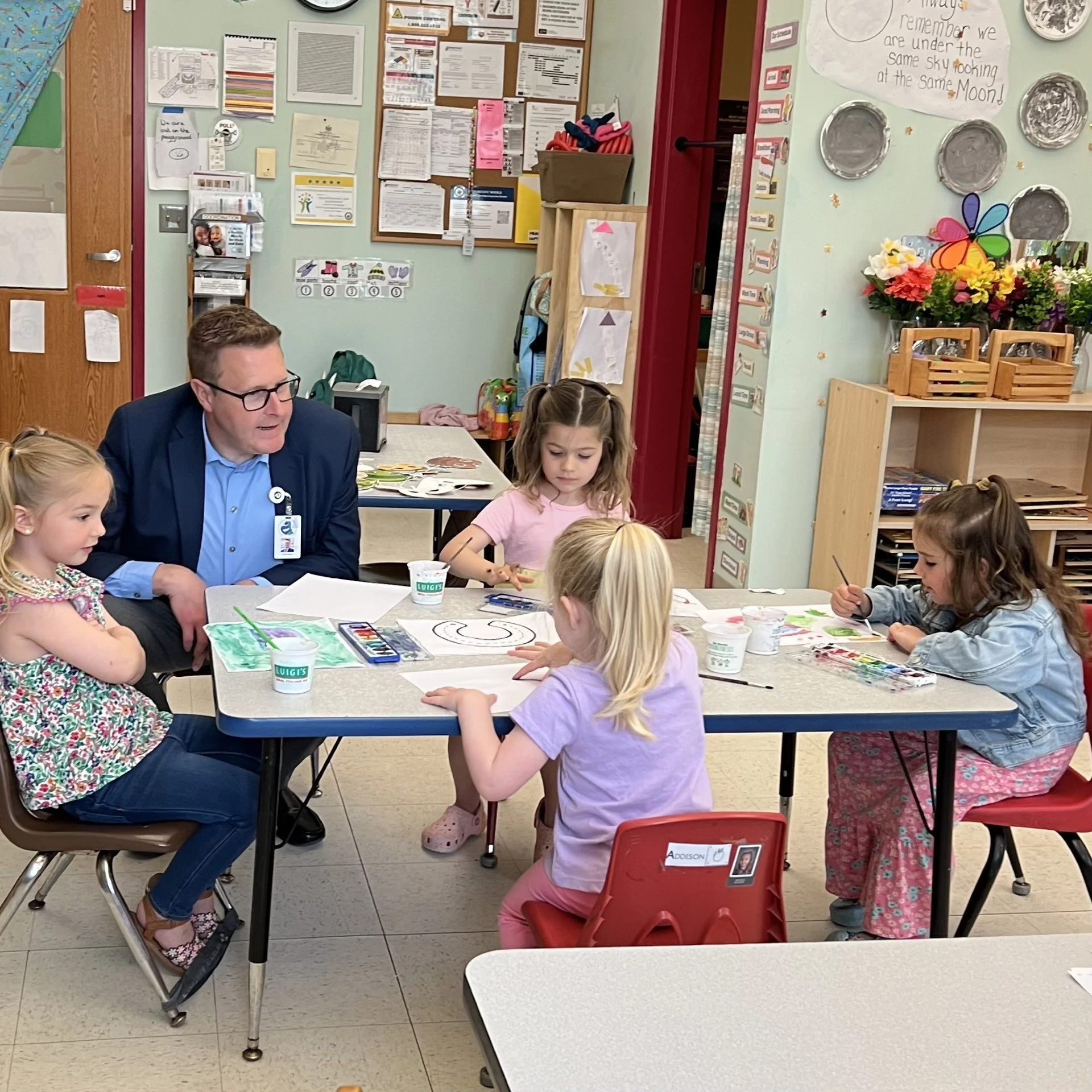 DIS Head Start classroom welcomes local leaders