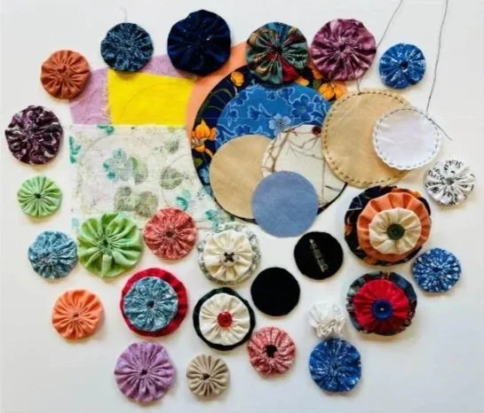 Suffolk Puffs and Yoyos-Make A Brooch/Pin with Sue Bolton, Fiber Artist and Crafter