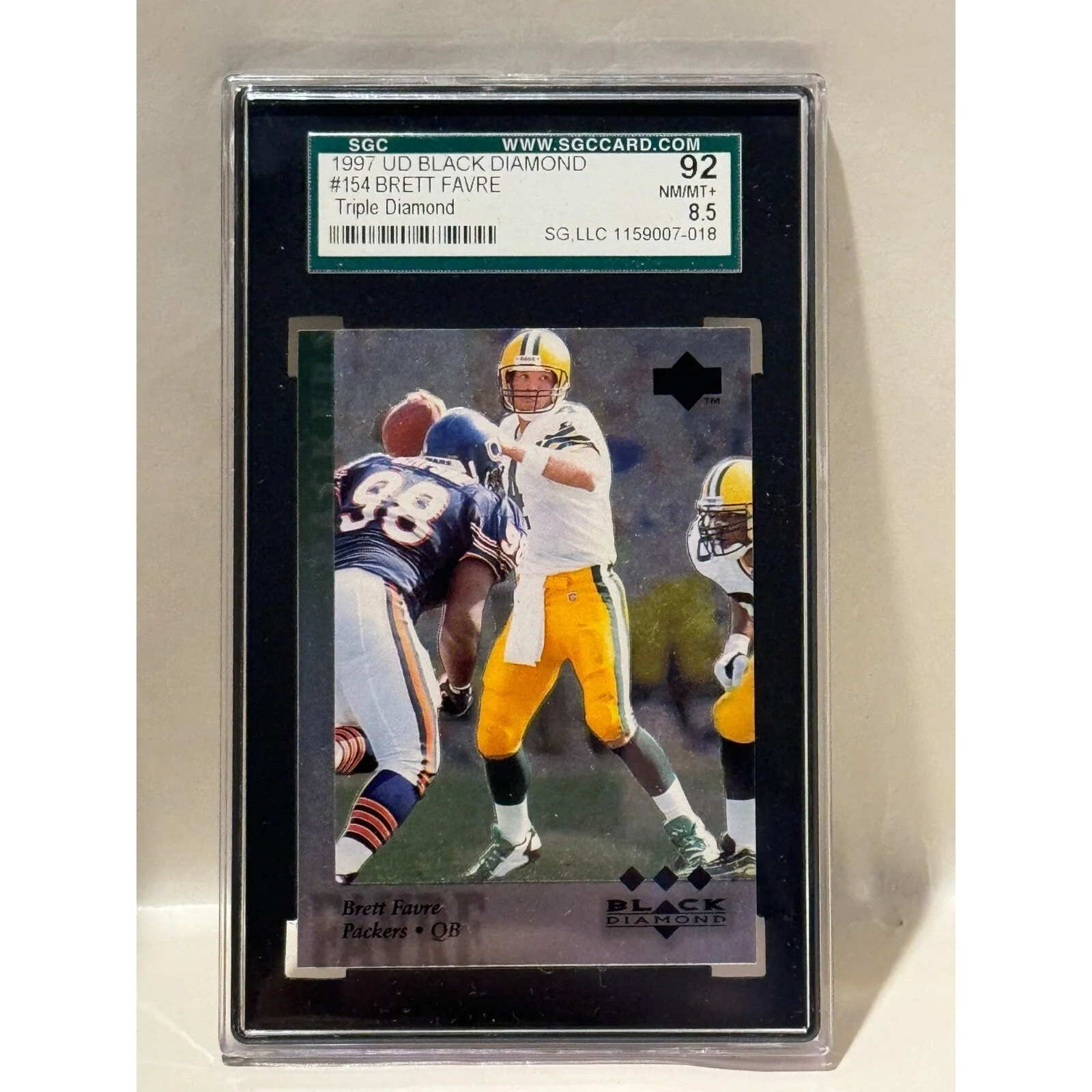 1997 Upper Deck NFL Black Diamond #154 Brett Favre SGC 92 NM/NM+ Triple Diamond