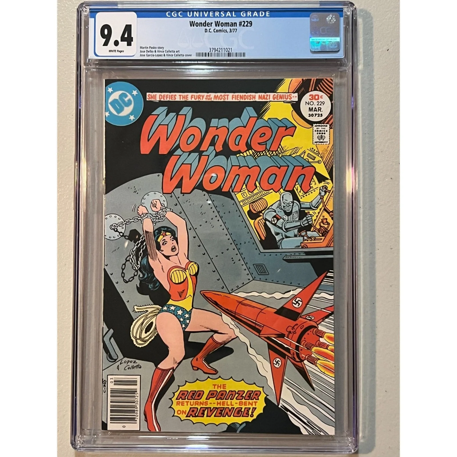 D.C. Comics Wonder Woman #229 CGC 9.4 (1977) Bondage Cover Art