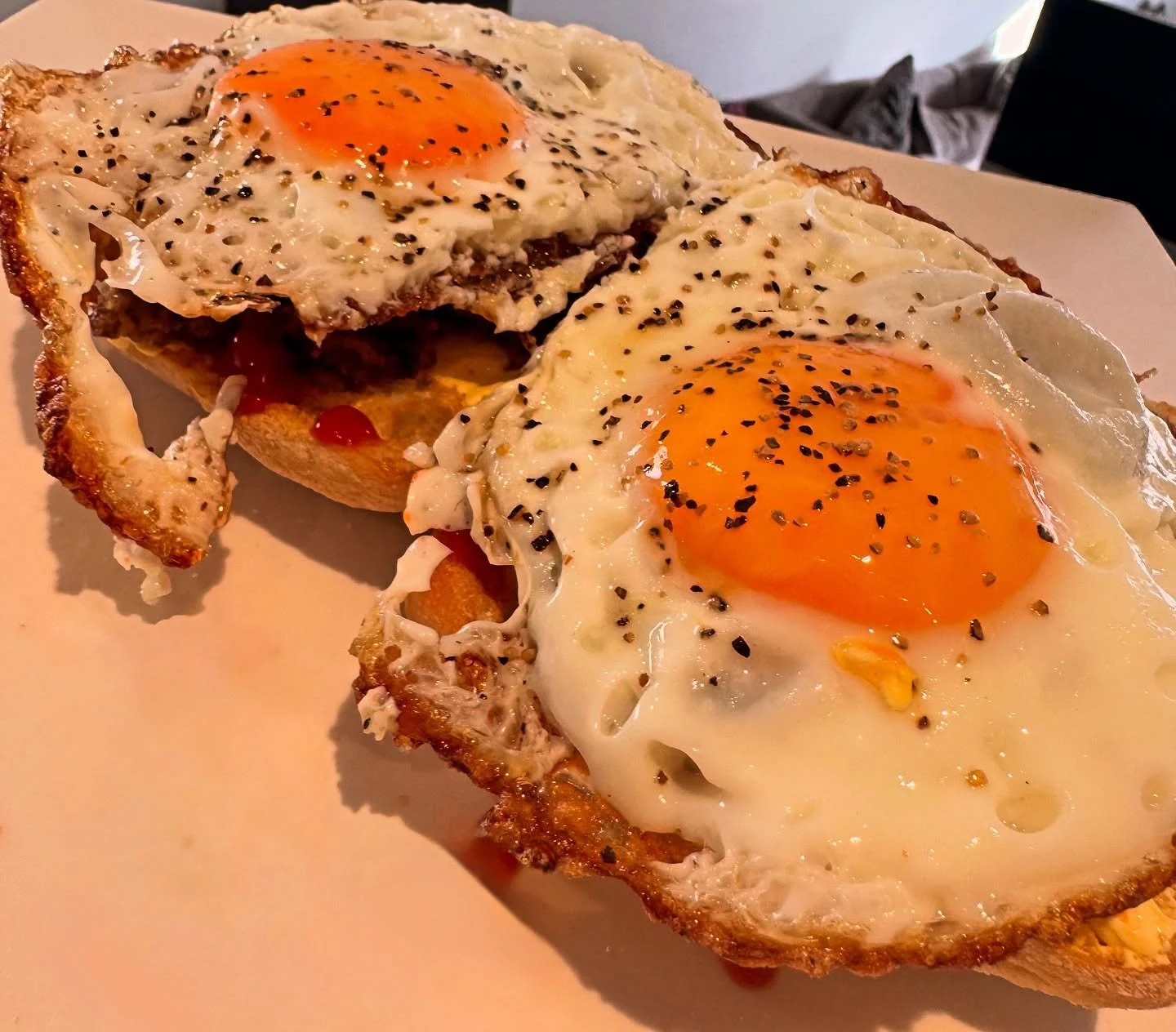 Gooooooooood Morning&hellip;&hellip;.. Favourite type of eggs. Soft fried with a crispy chewy base. Perfect for on top of a Nasj Goreng #privatechef #privatedining #chefslife #chefsofinstagram #friedegg