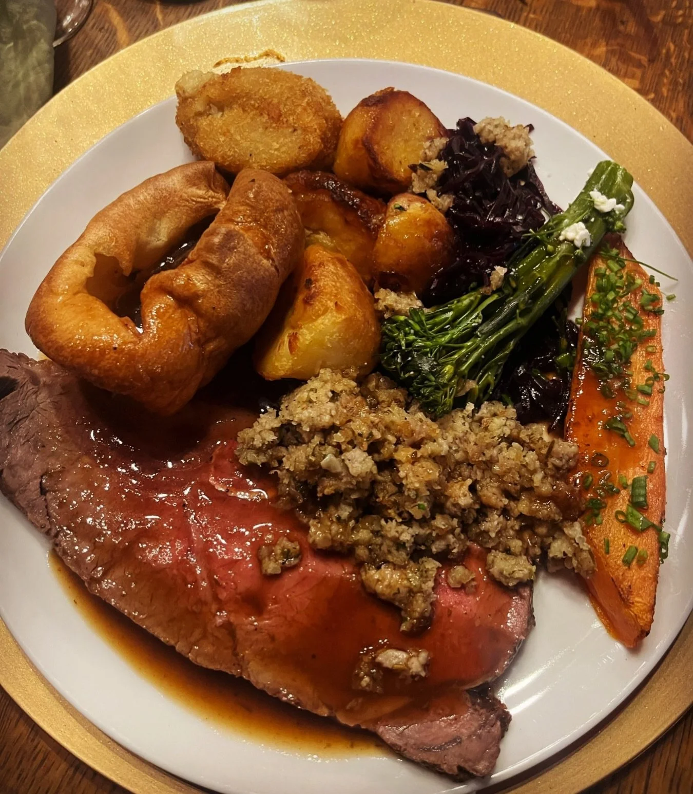 Sunday Roast??? Why not take a step back and let us cook a beautiful Sunday roast for you and your friends or family. Cook, serve, clean down and disappear off into the sunset while you enjoy it properly with your guests!! DM for more info #privatech
