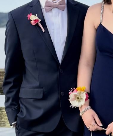 Boutonnieres and Corsage.JPG