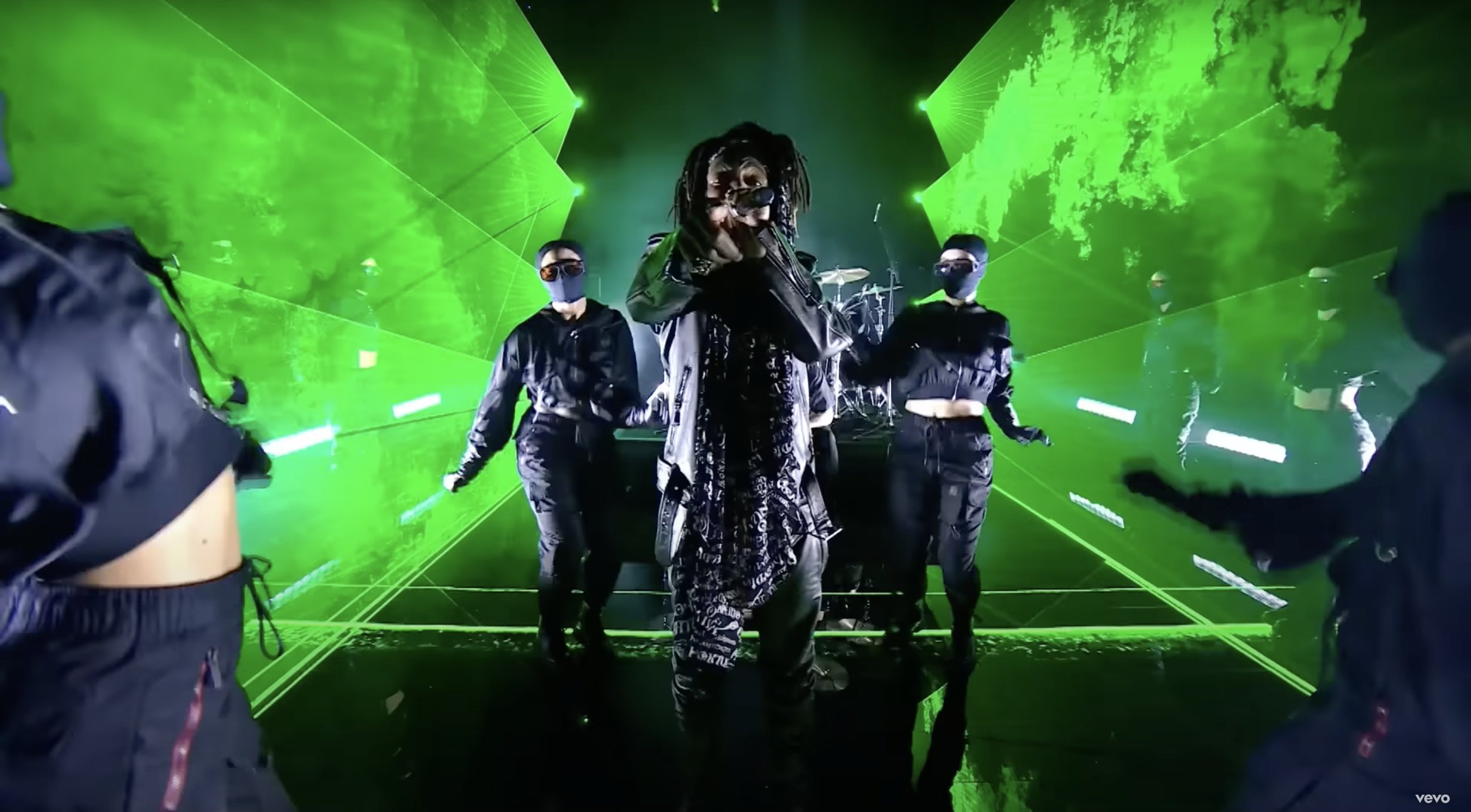 Imagine-Dragons-EMAs_7.png