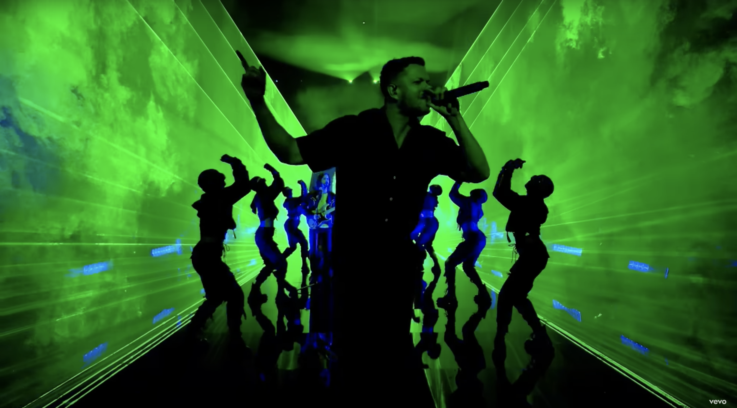 Imagine-Dragons-EMAs_5.png