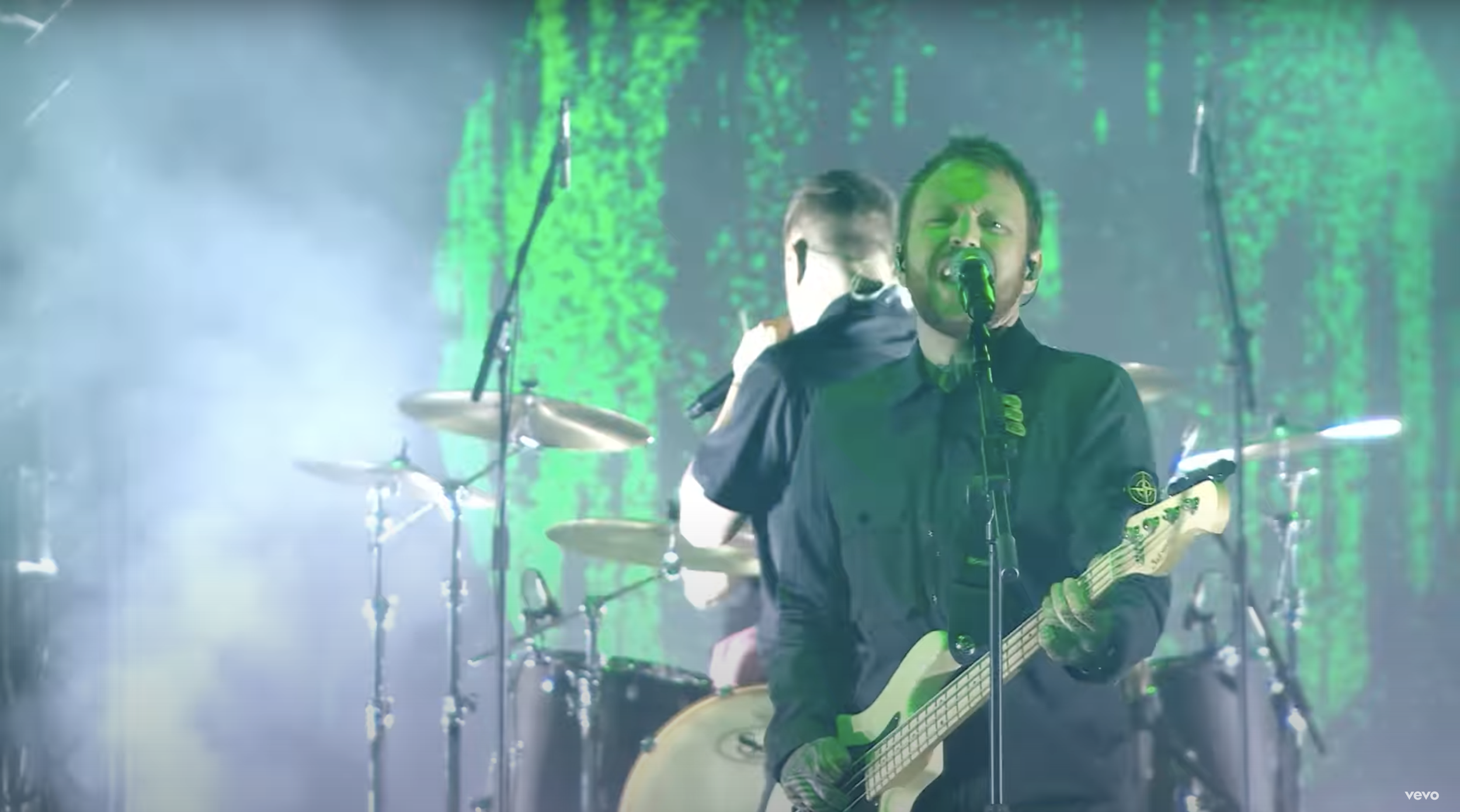 Imagine-Dragons-EMAs_6.png