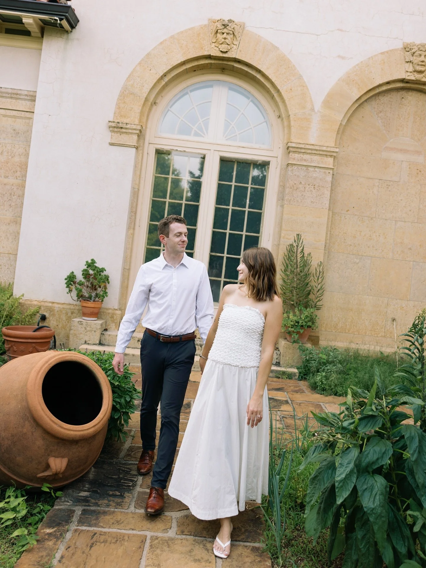 More from this set with Molly + Jeremy at @philbrookmuseum 💛💍 digital + film 🎞️