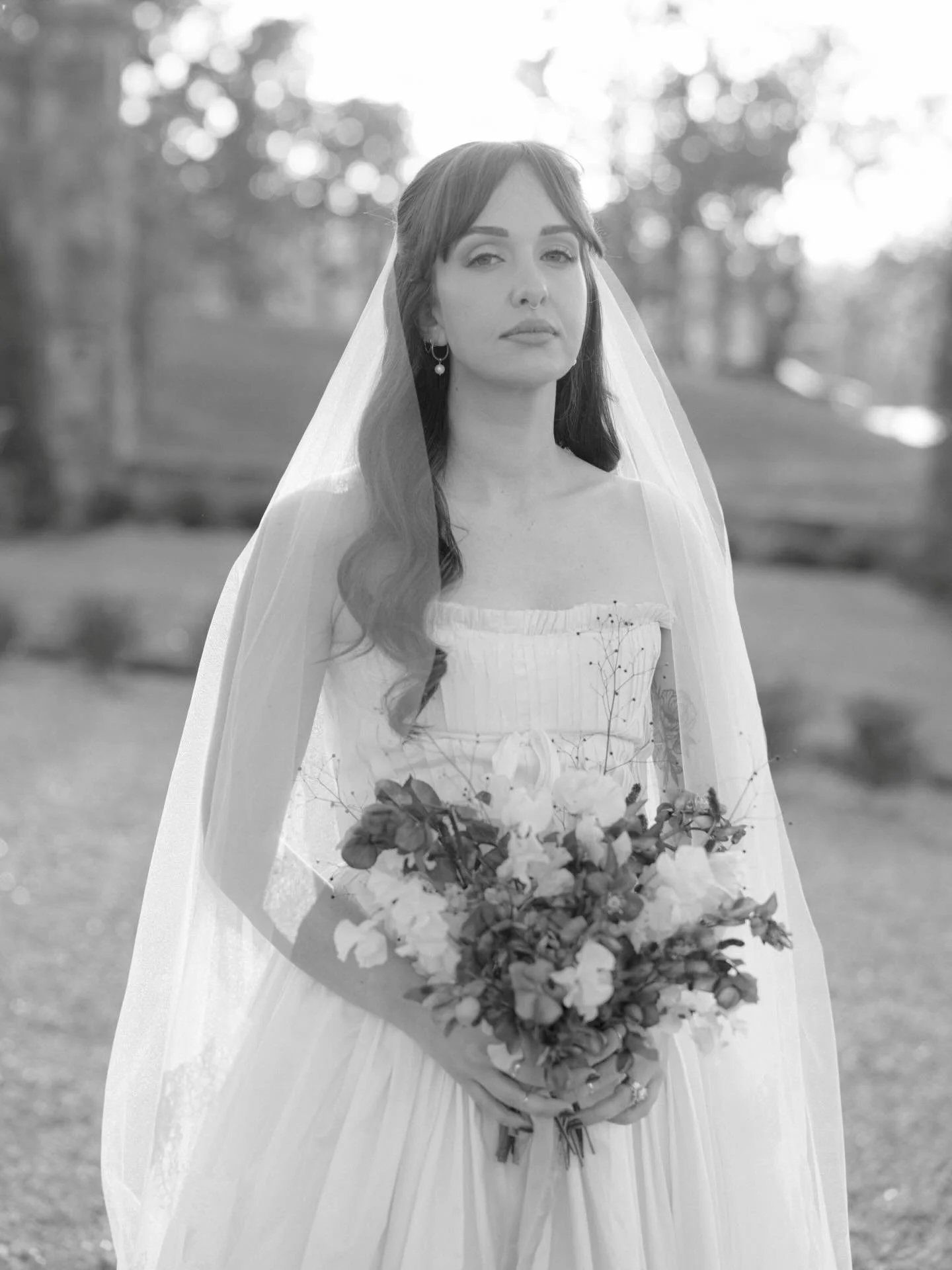 Simple bridal moments forever 🫶🏻

📍 @wynchestergardens 

Planning + Styling : @eversomethingevents 
Floral : @eversomethingevents 
Make up : @stunningbystarla 
Hair : @beauty_by_miriam_ 
Dress boutique : @lamariee_boutique 
Dress designer : @odyly
