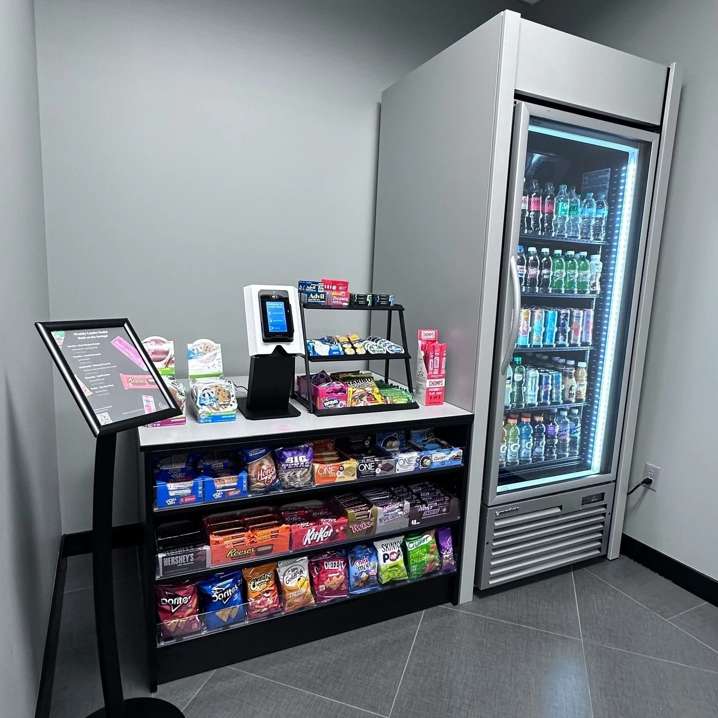 We're thrilled to unveil our first micro market at a local bank! What was once an underutilized corner is now a fully stocked market serving employees throughout their day.

The setup:

Combining technology from @365retailmarkets with fixtures from @