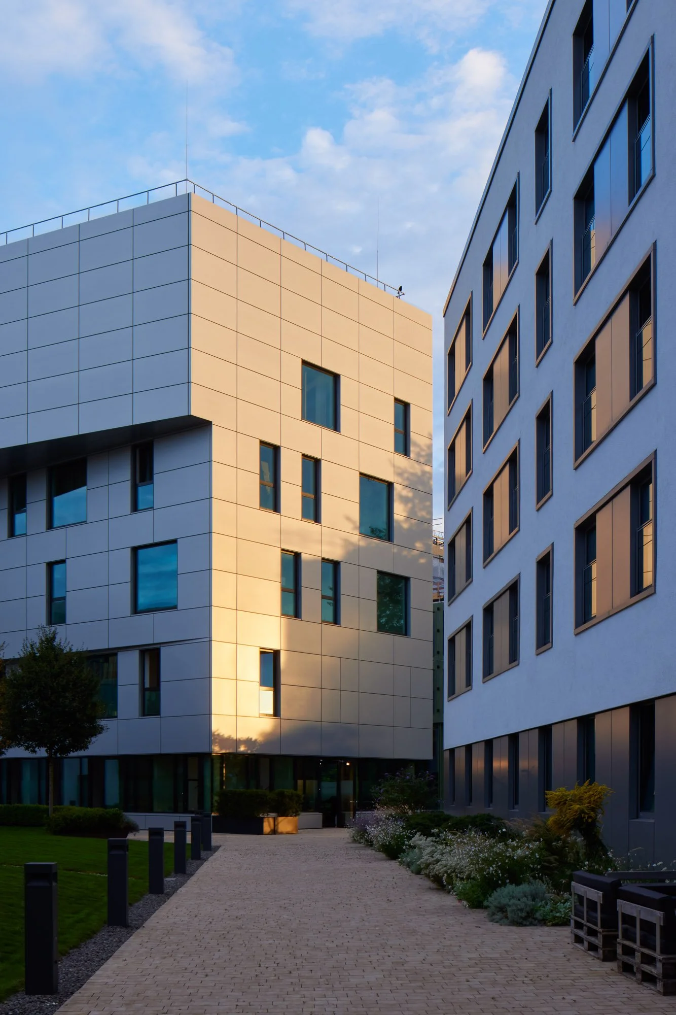 Courtyard of the Plaza development in Munich's Werksviertel distruct, designed by Chapman Taylor