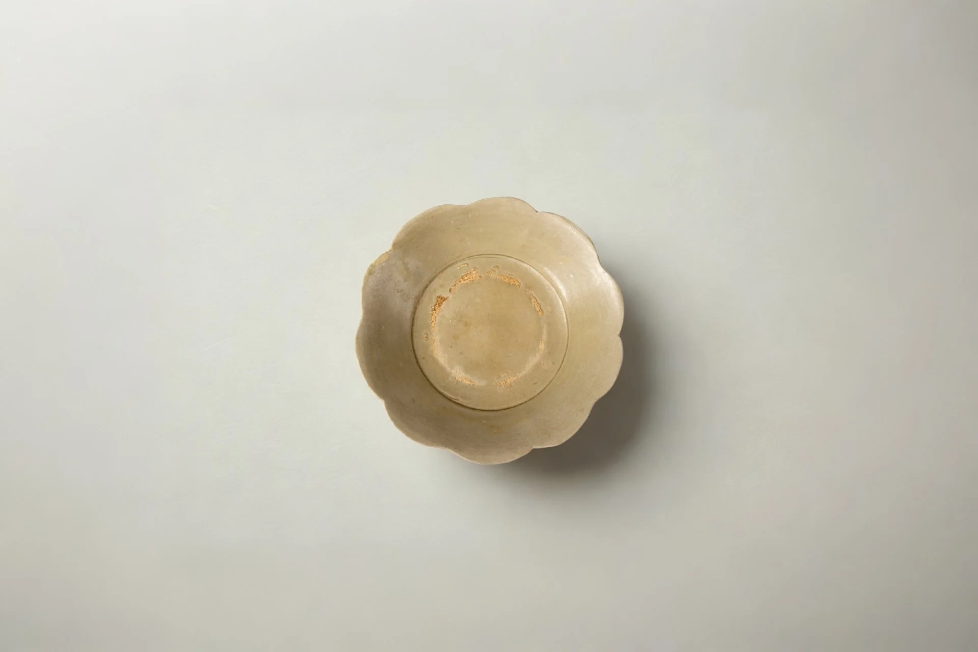 五代 越窯花口青瓷盤
Exhibited: The National Museum of History, Taipei, 2008
在臺北國立歷史博物館展出