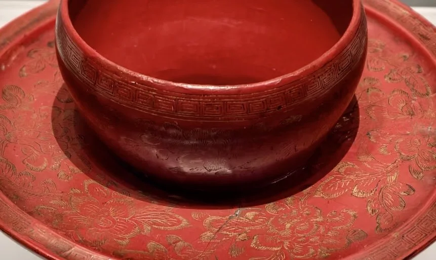 ​​元 朱漆戧金花卉紋盞托