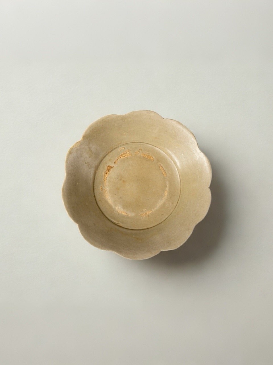 Five Dynasties Yue Ware Foliate Celadon Dish