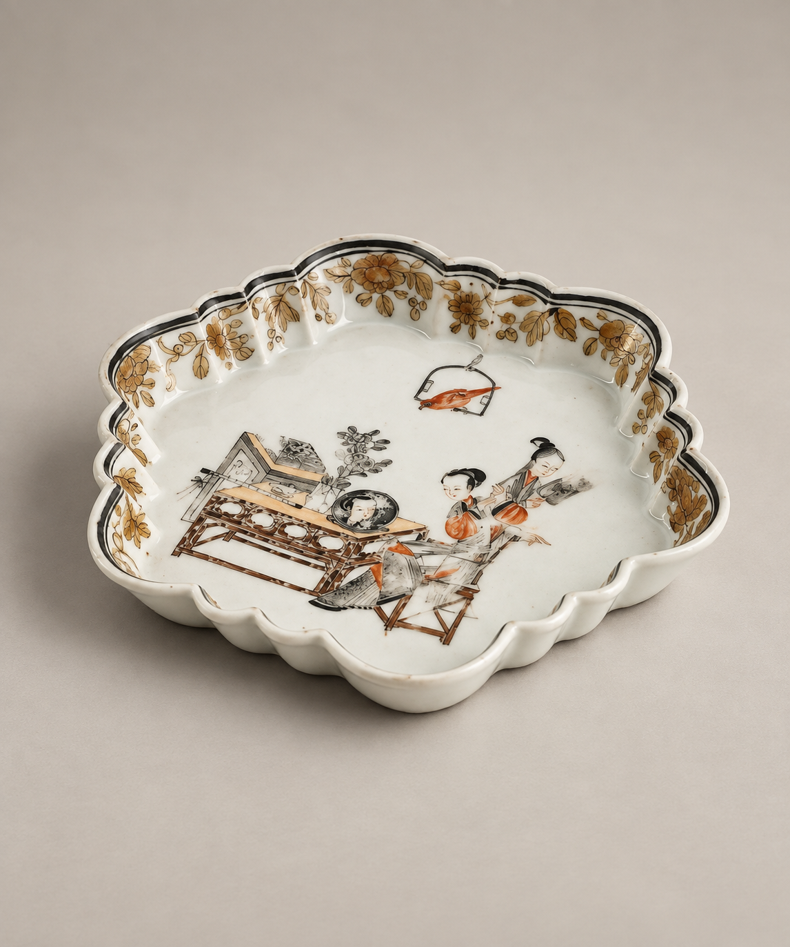 Qing Qianlong Period Grisaille and Iron-Red Porcelain Dish 清乾隆 墨彩矾红人物圖纹瓷盘