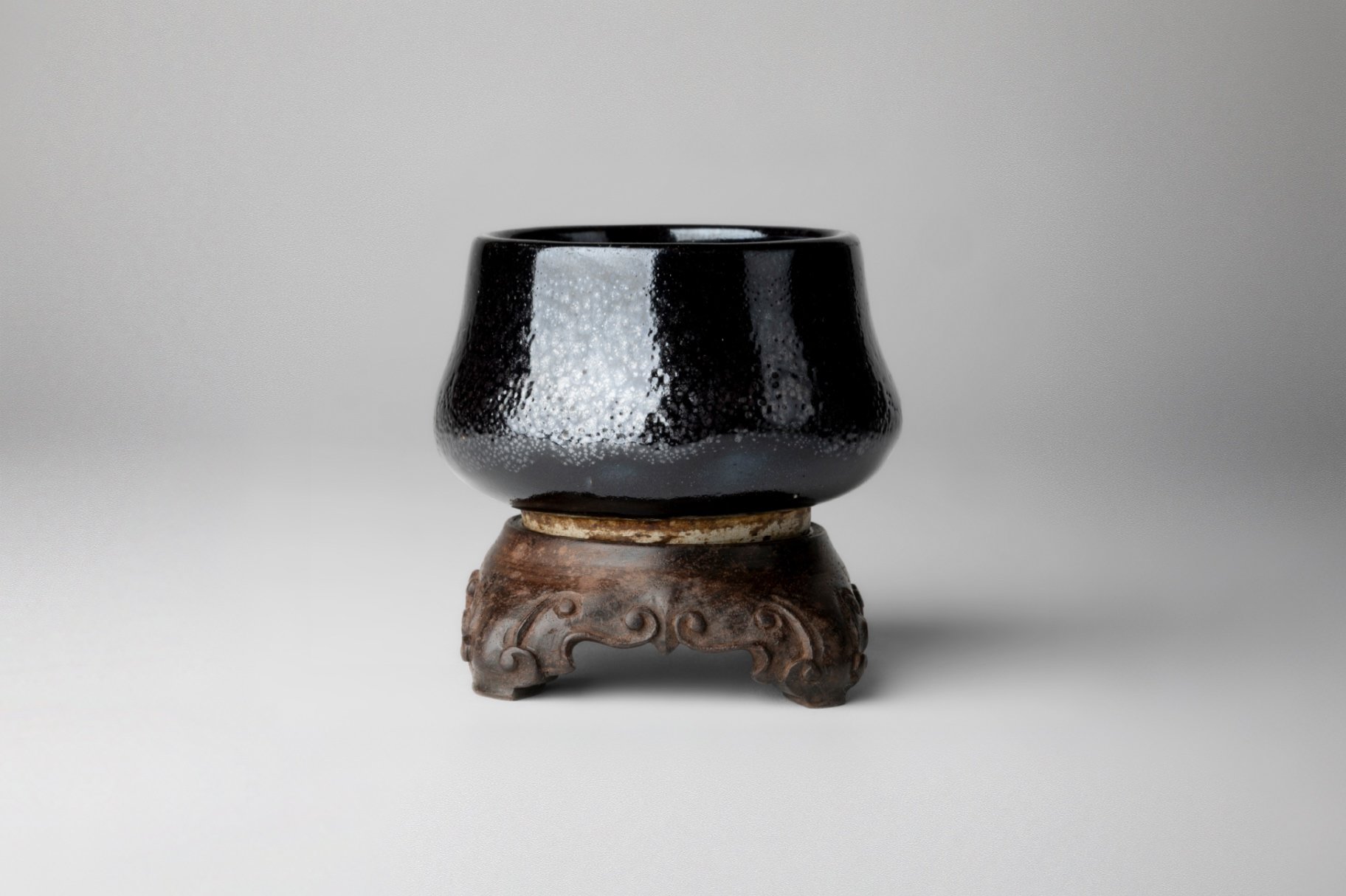 元 磁州窯系黑釉油滴杯
Exhibited: The National Museum of History, Taipei, 2008
在臺北國立歷史博物館展出