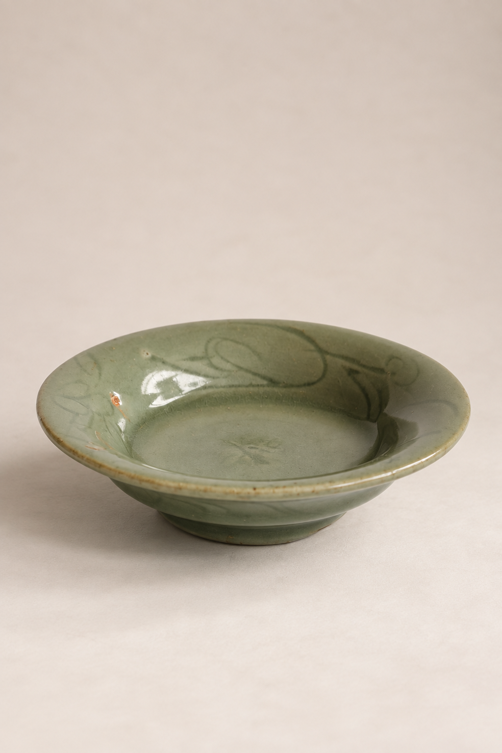 Song/ Ming Longquan Celadon Dish 宋/明 明 龍泉窯青釉刻花小盤