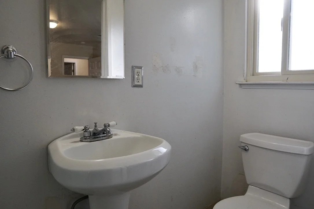 Master Bath: BEFORE