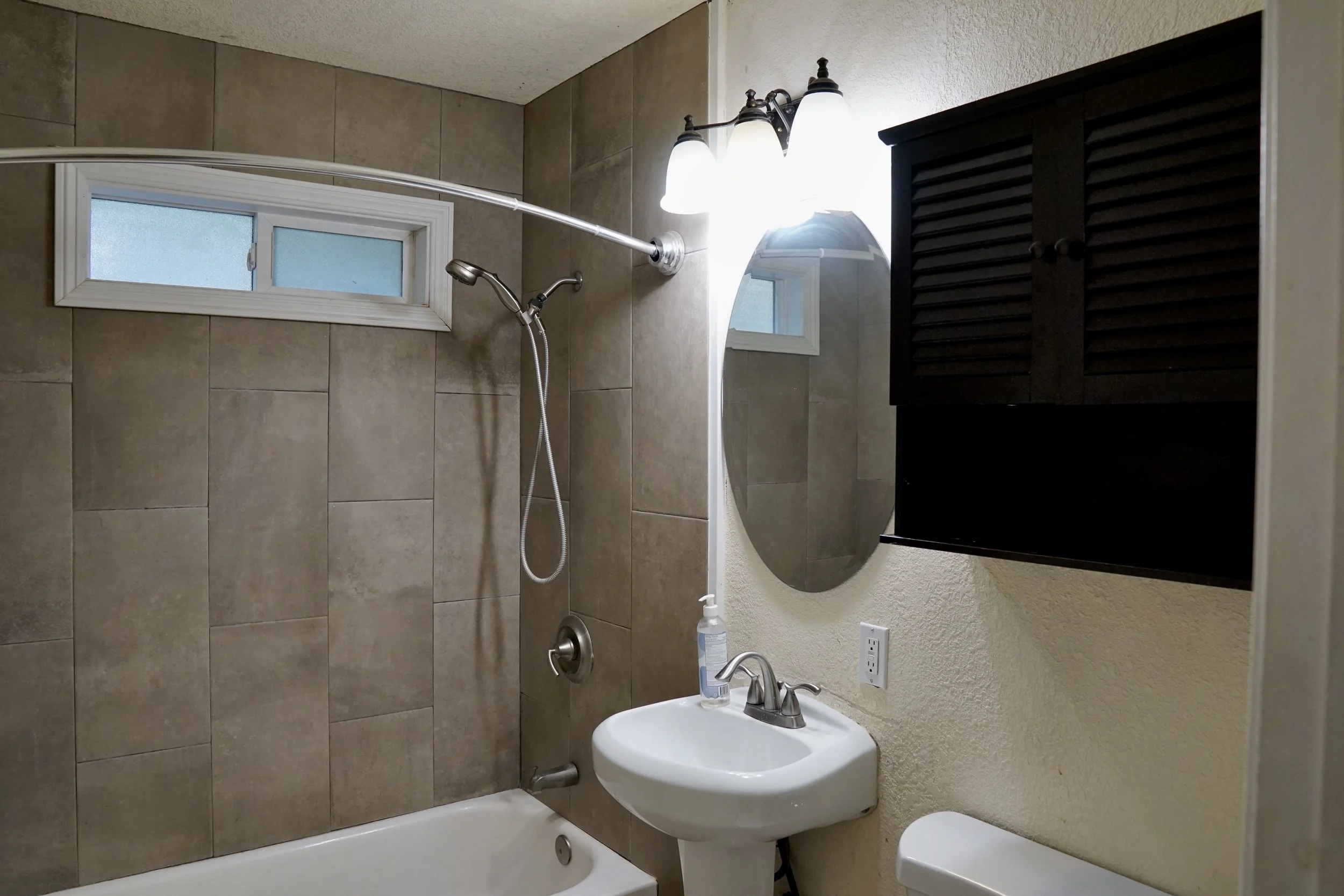 Hallway Bathroom: BEFORE