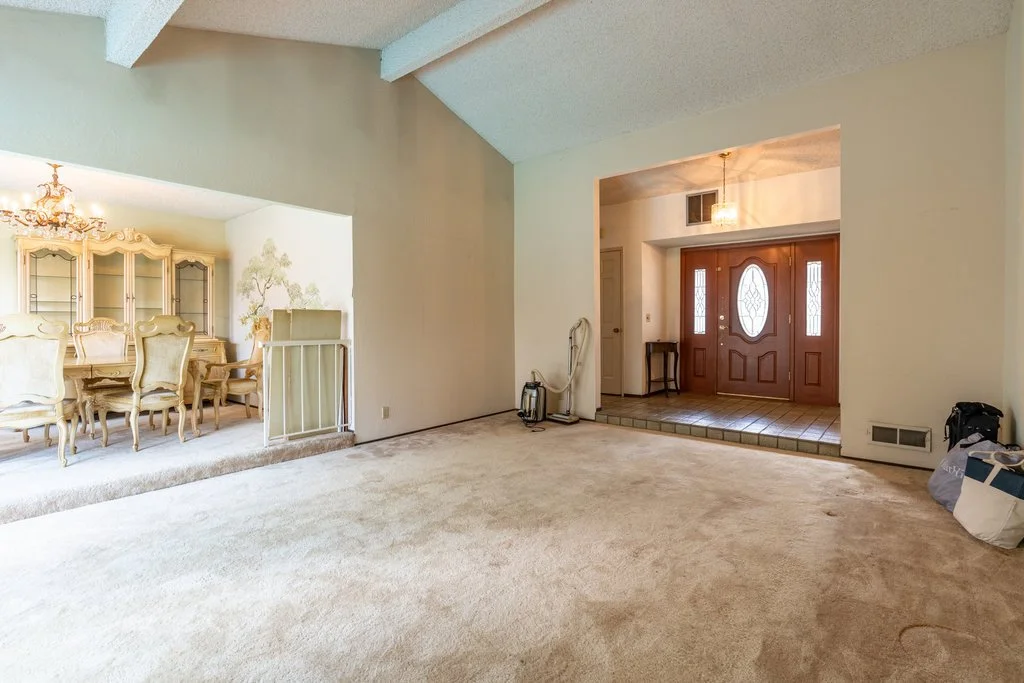 Entrance, living room: BEFORE