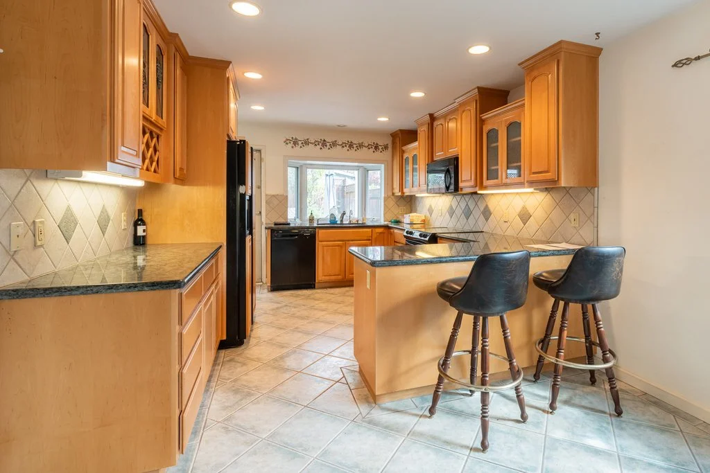 Kitchen: BEFORE