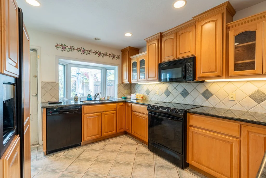 Kitchen: BEFORE