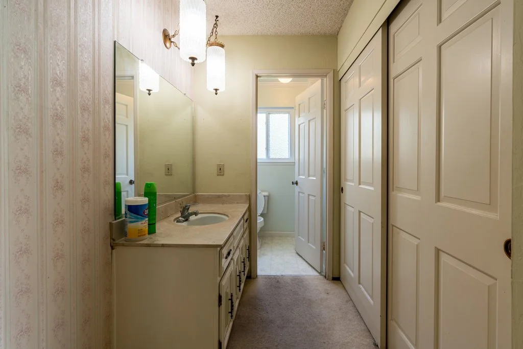 Bathroom: BEFORE