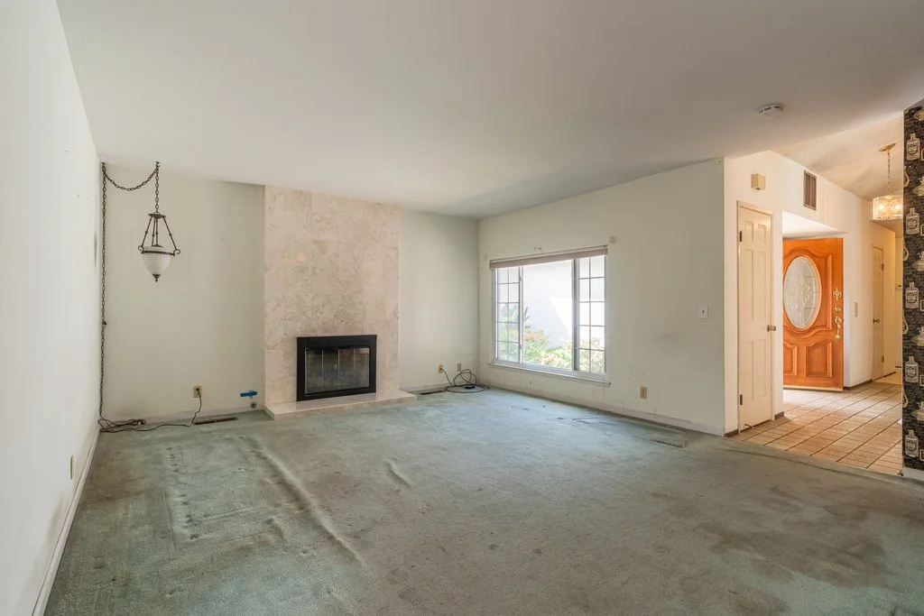 Family room: BEFORE