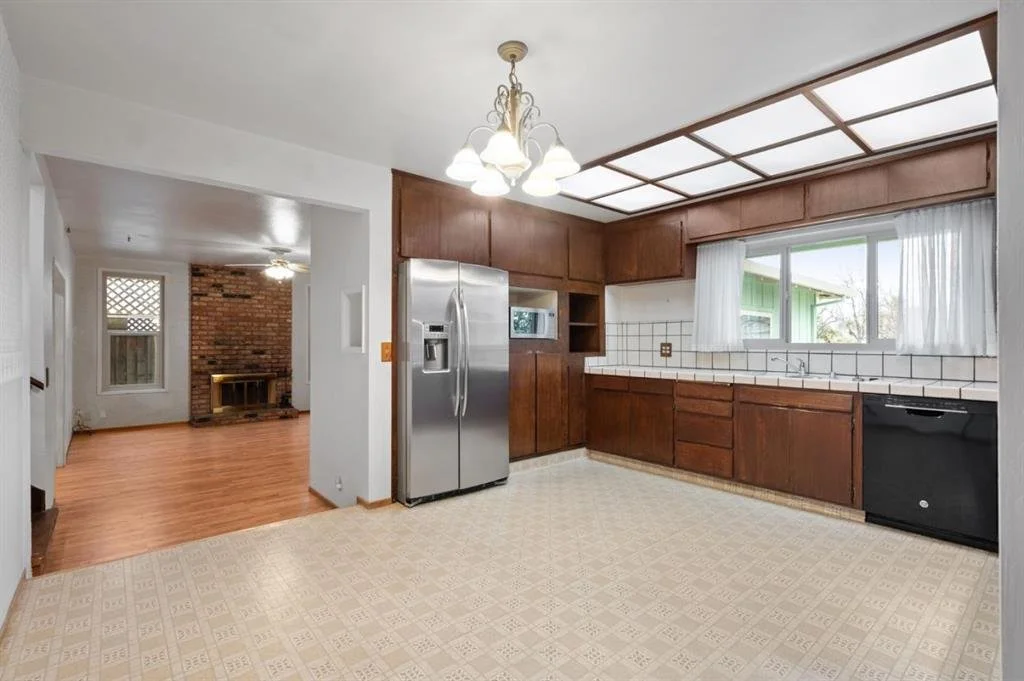 Kitchen: BEFORE