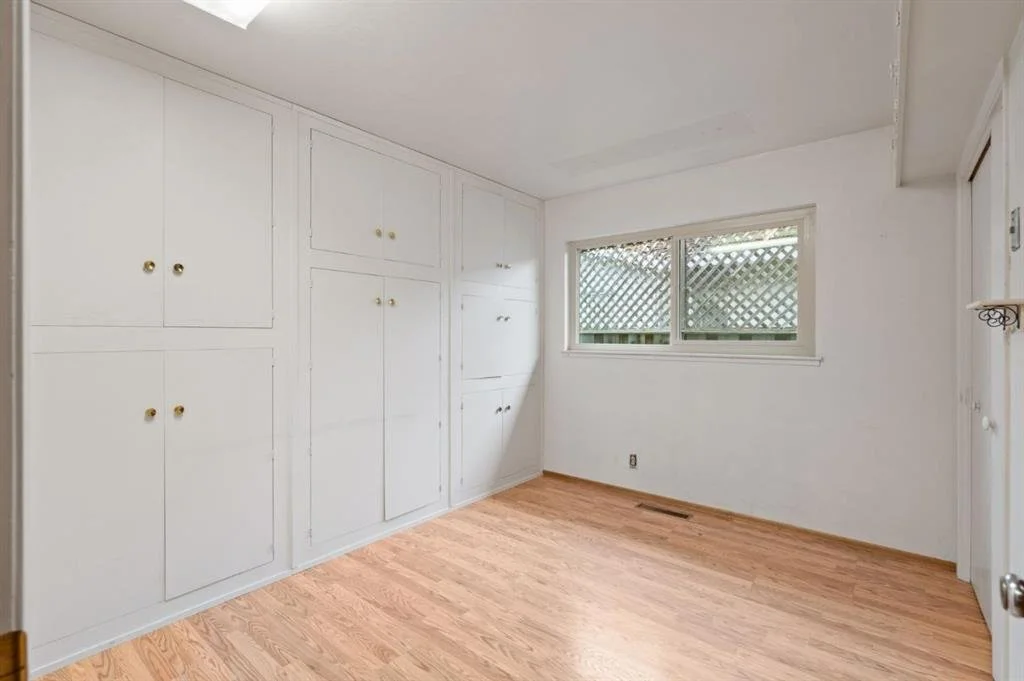 Bedroom: BEFORE
