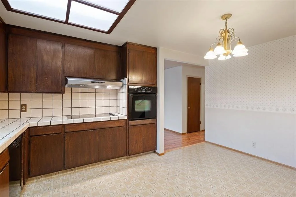 Kitchen: BEFORE