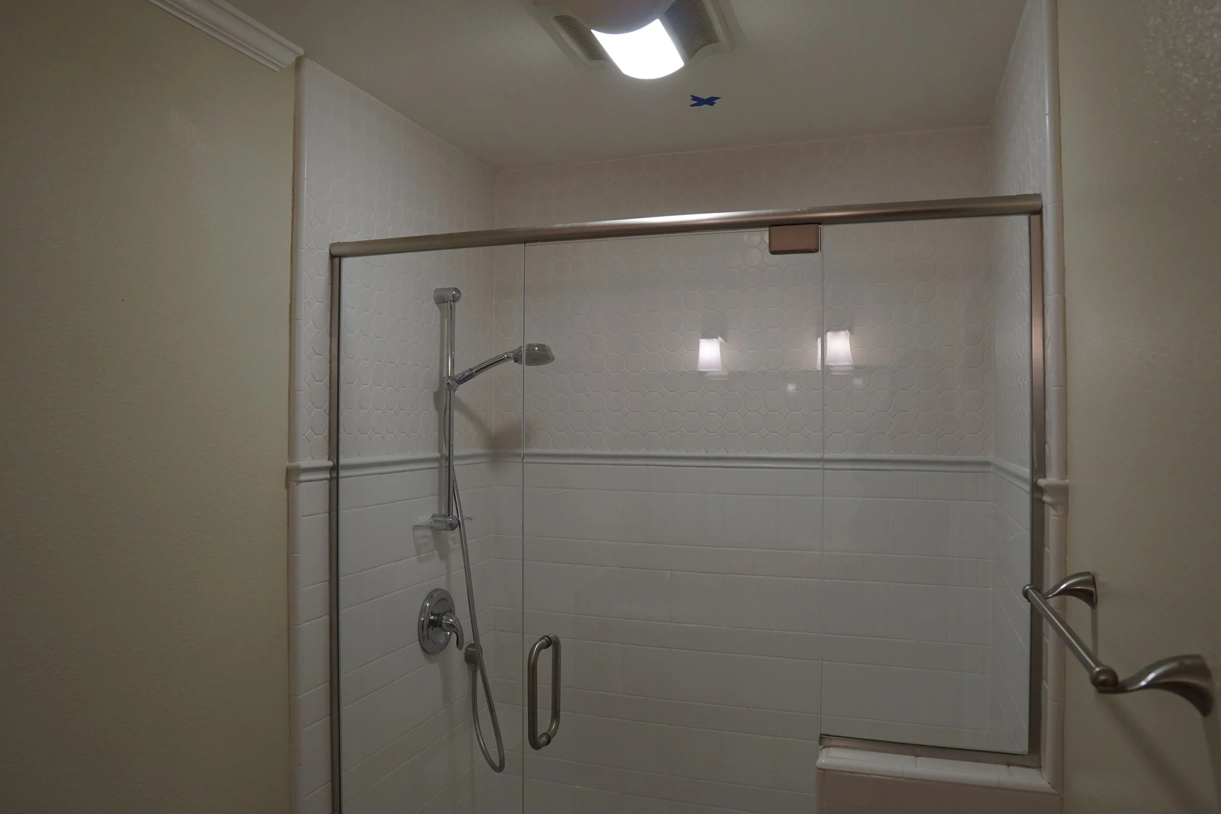 Master Bathroom: BEFORE