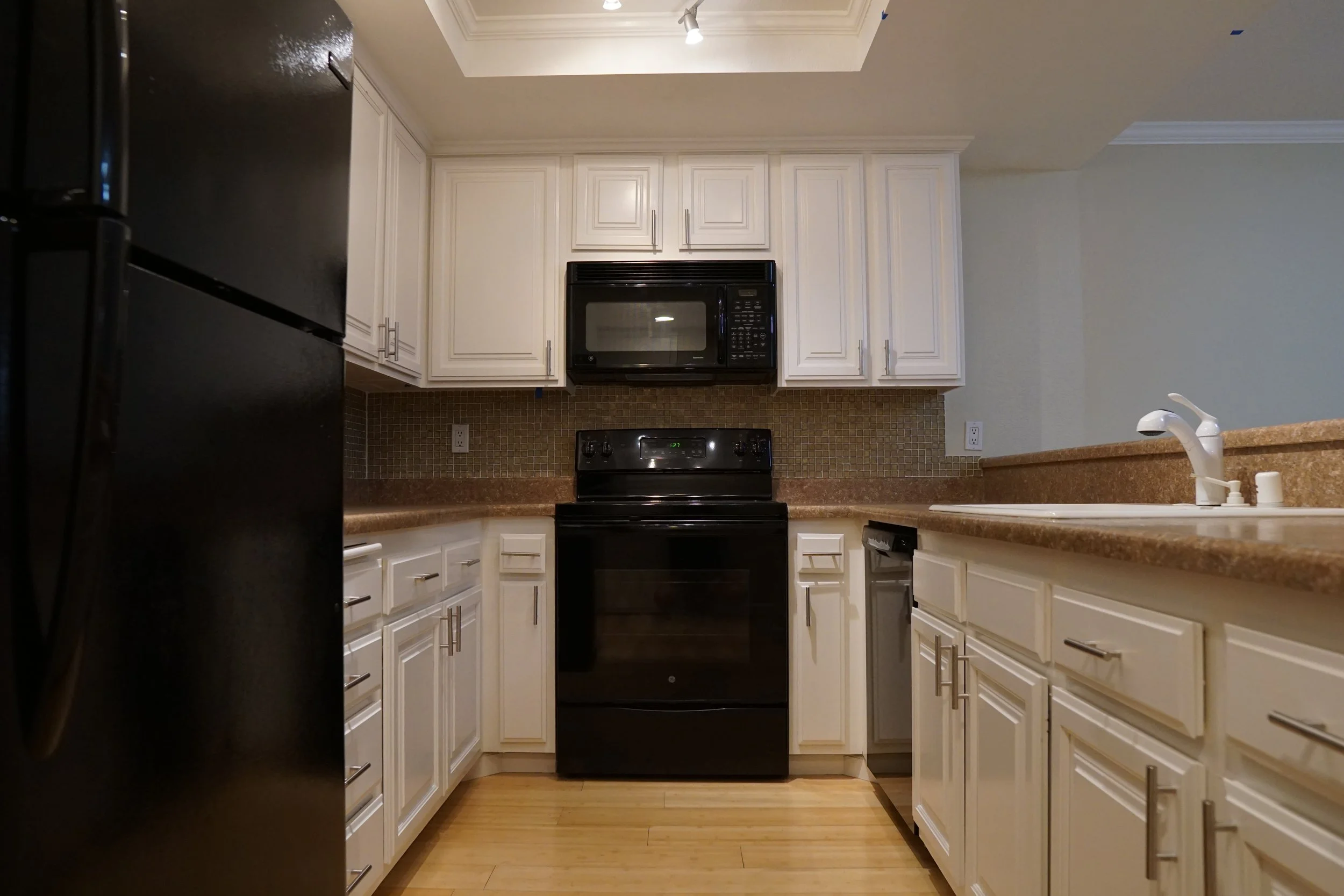 Kitchen: BEFORE