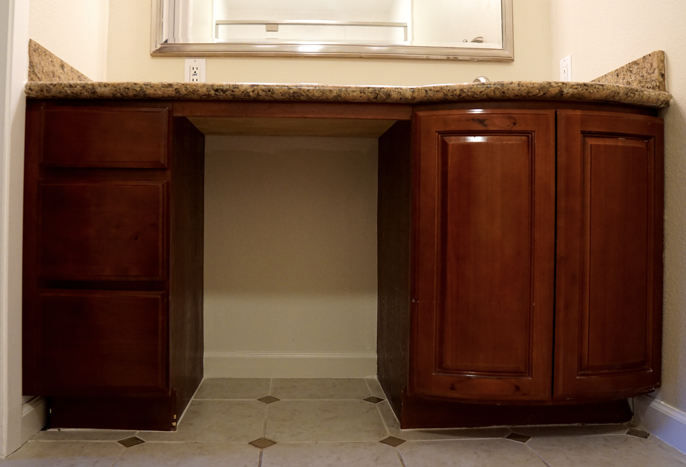 Master Bathroom: BEFORE