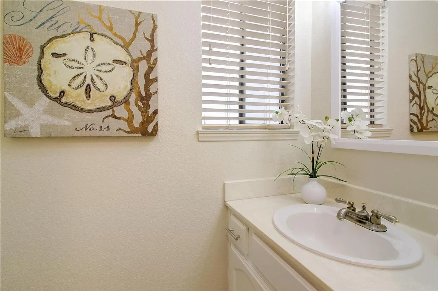 Hallway Bathroom: BEFORE