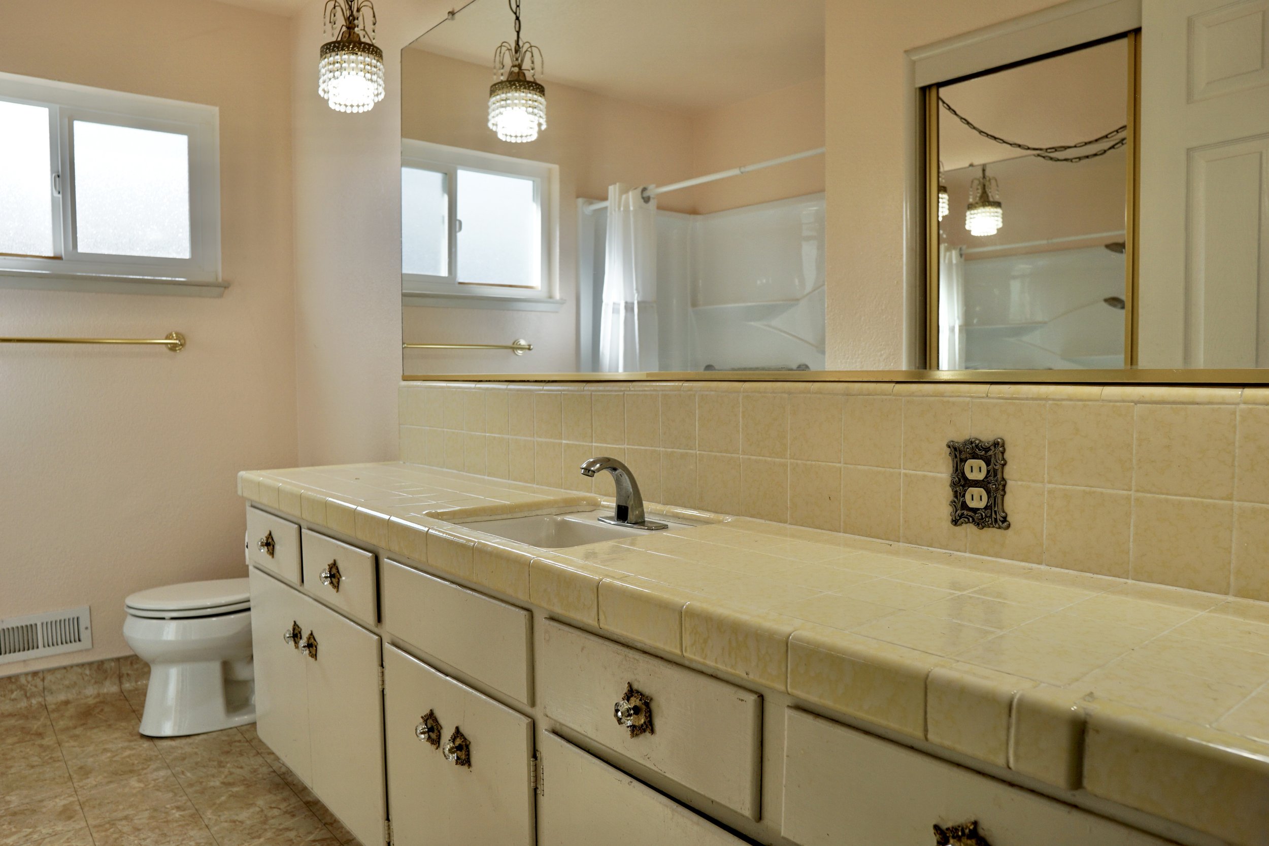 Hallway Bath: BEFORE