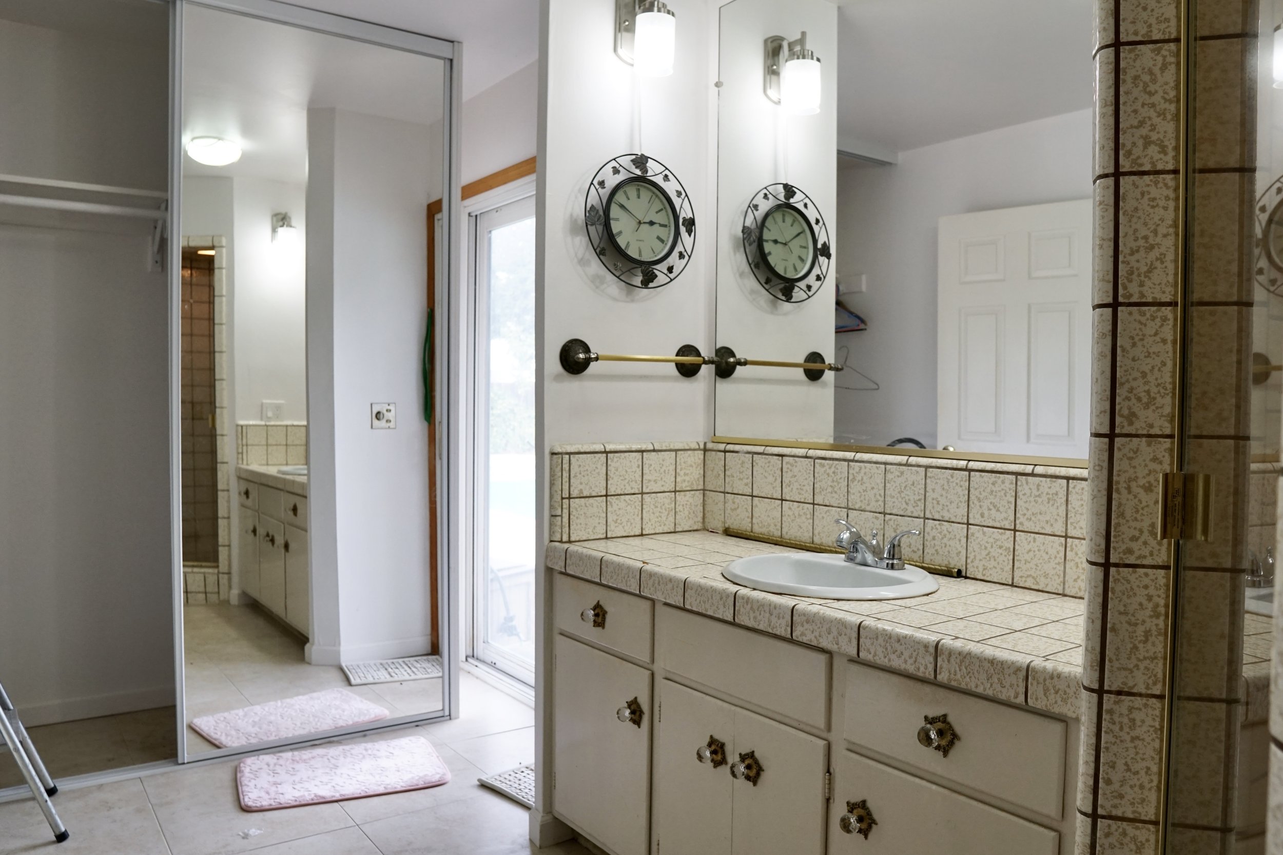 Master Bath: BEFORE