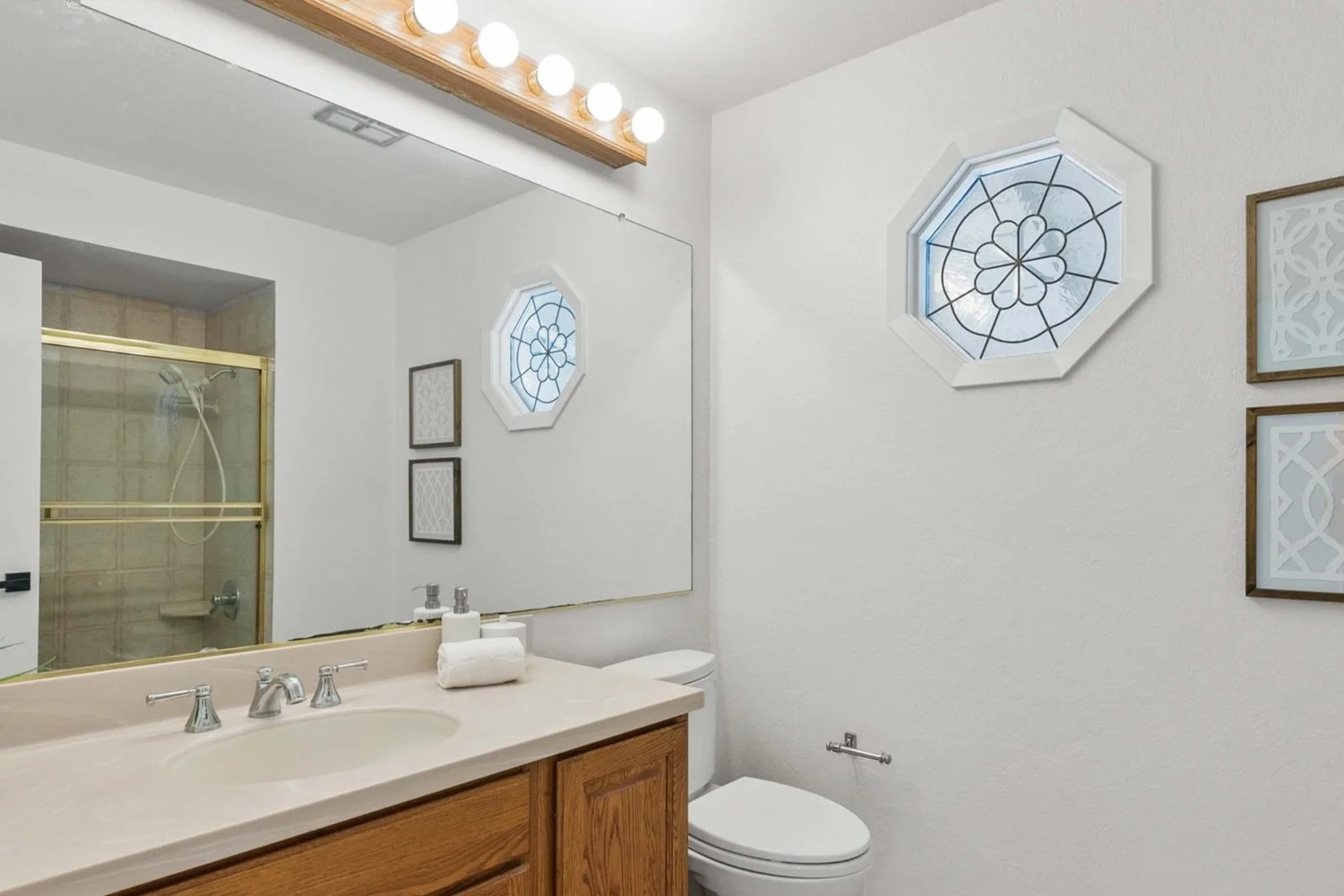 Bathroom paint: AFTER