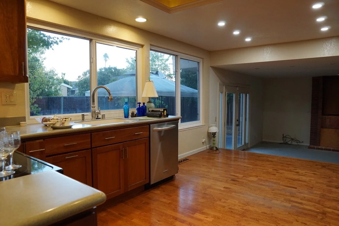 Kitchen floors, paint, lights: BEFORE