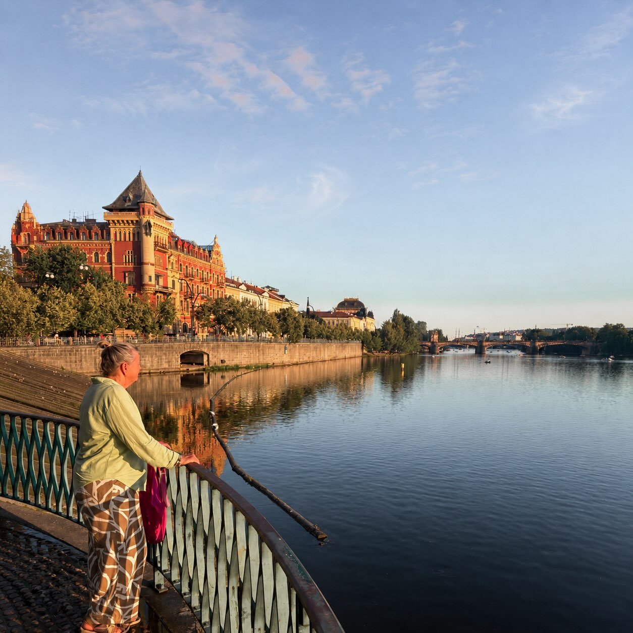 Back to when I was standing beside the still Vltava River in Prague, Czech Republic.

The sun was so warm, and the days very relaxing - NZ summer is just around the corner.