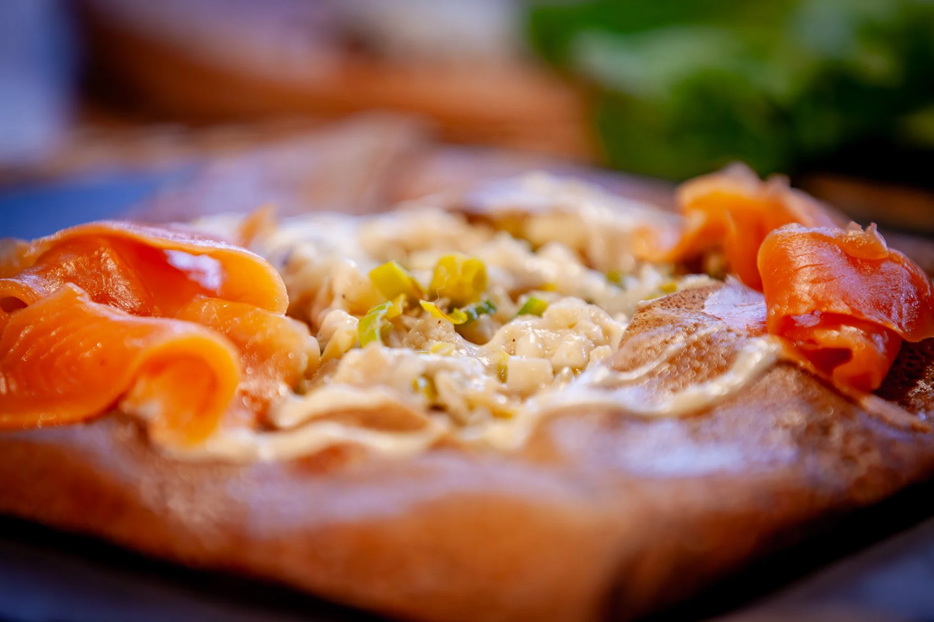 Food Truck Gwinizh-Du, galette de sarrasin Fondue de poireaux et chou-fleur, truite fumée, sauce citron-gingembre