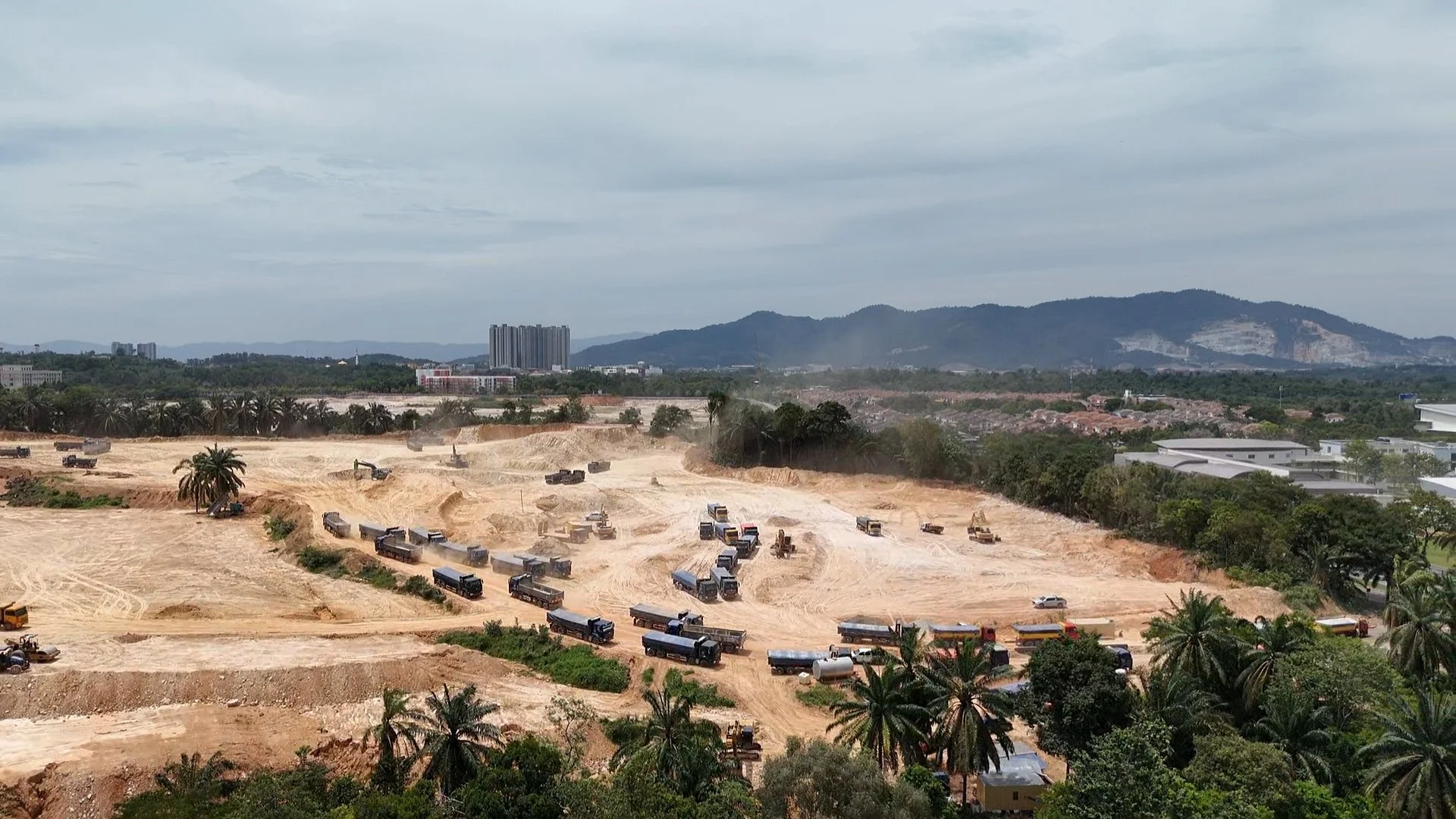 Fully Own Source Red Earth Quarry, Direct supply Red Earth in Seremban, logistic transport for Nilai, Klang Valley & Selangor projects