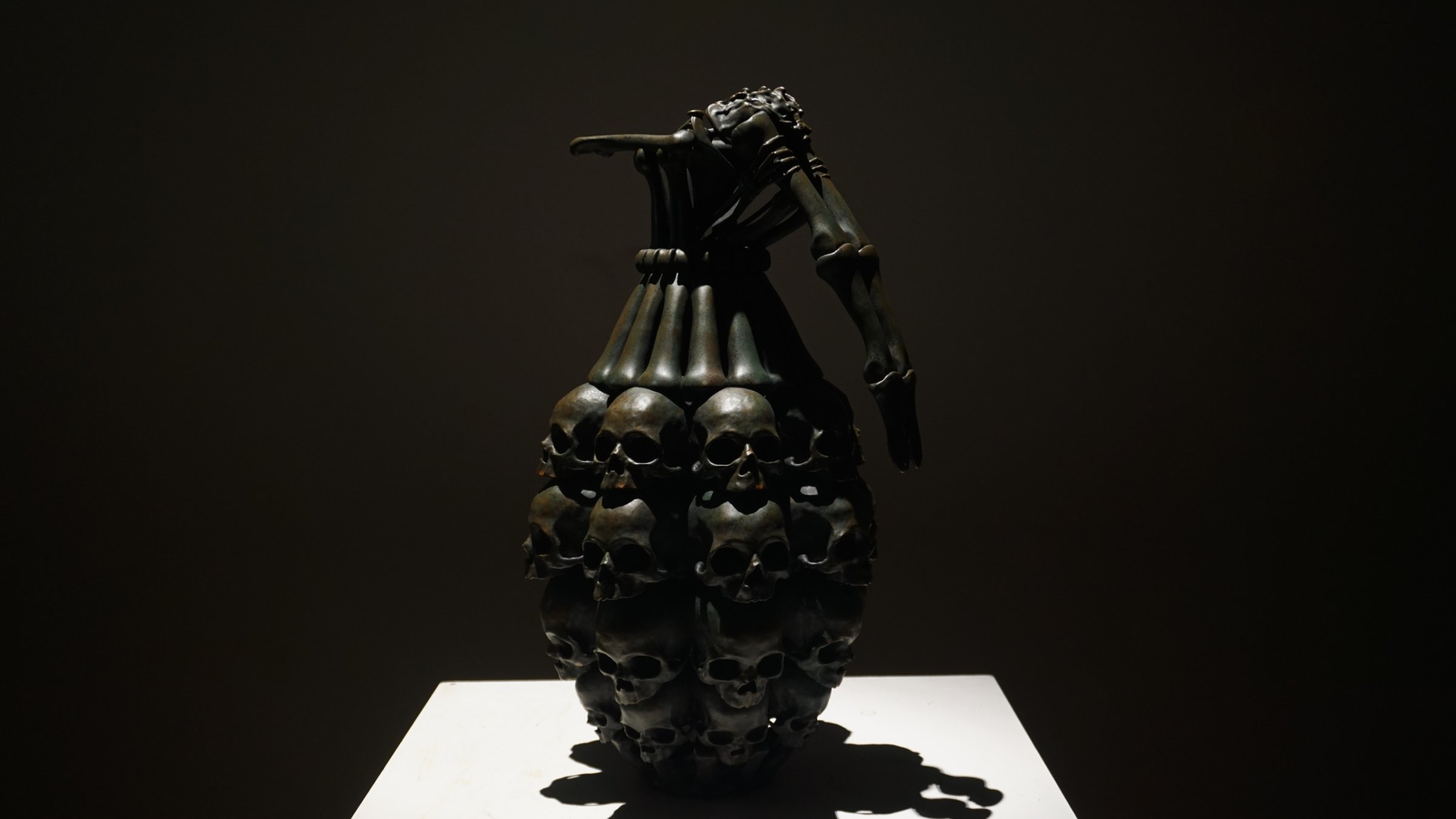 SKULLS BOMBS sculpture by Ratthakorn Disjaiyen, reflecting on the Ukraine-Russia war