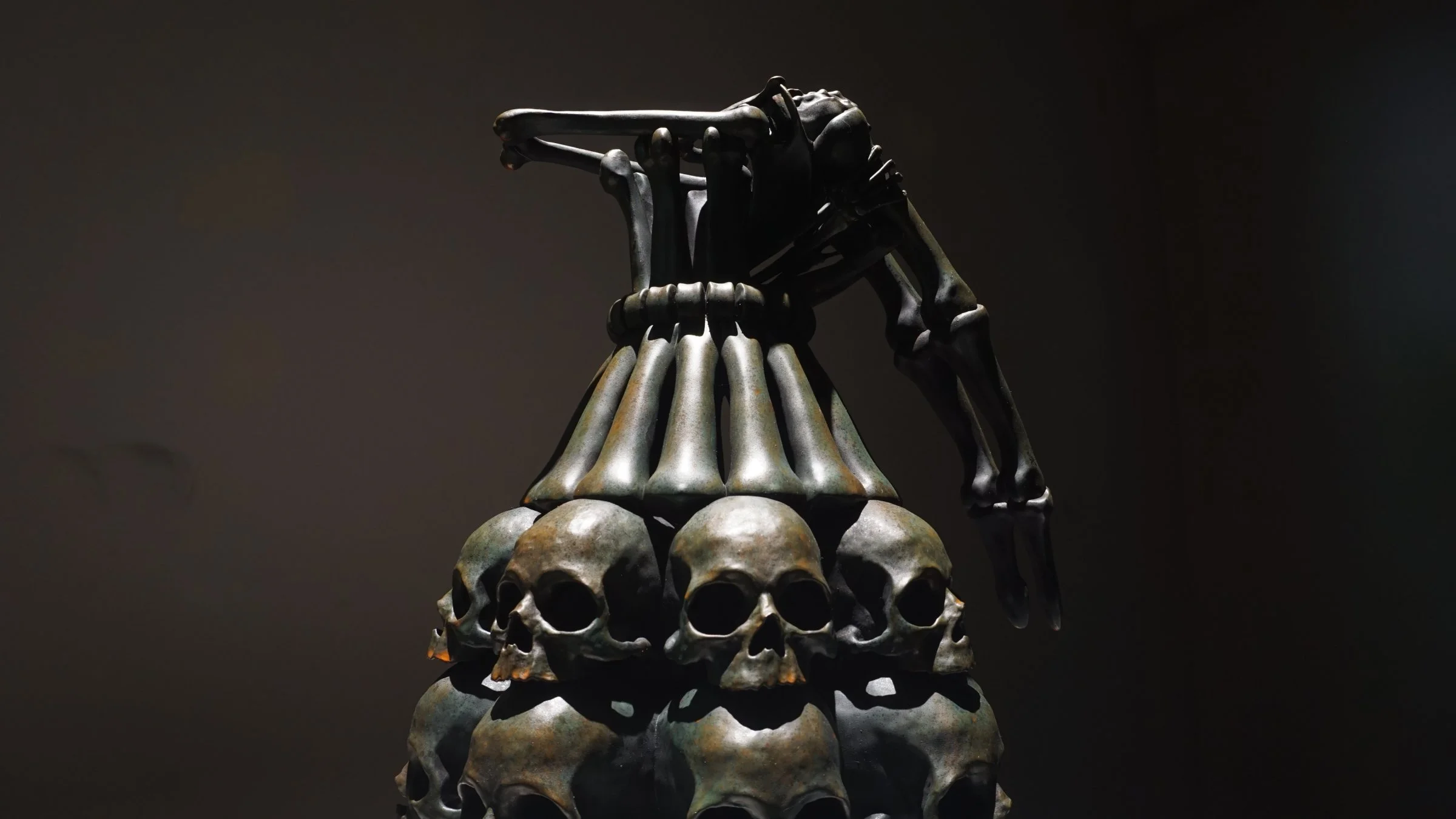 SKULLS BOMBS sculpture by Ratthakorn Disjaiyen, reflecting on the Ukraine-Russia war