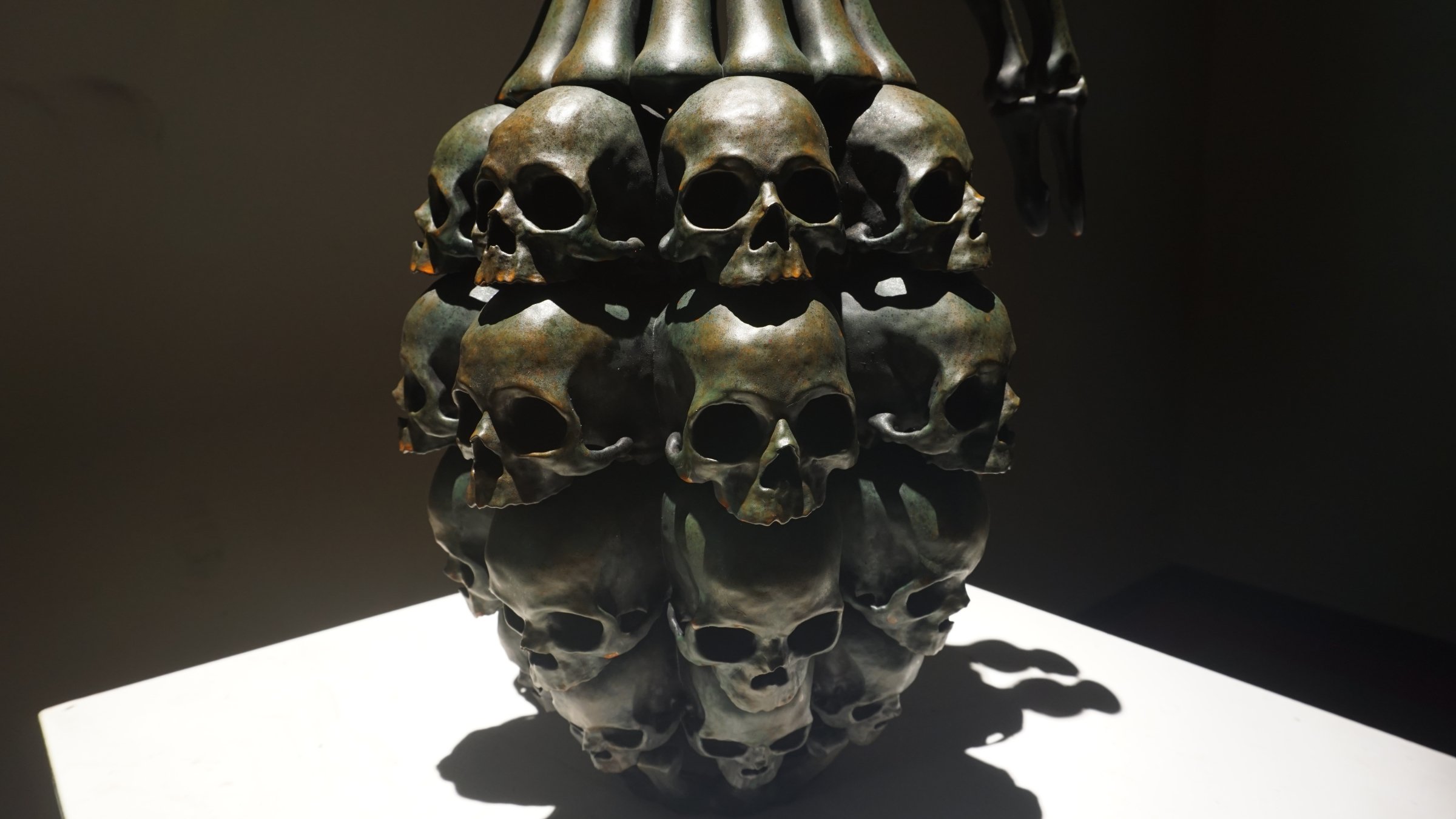 SKULLS BOMBS sculpture by Ratthakorn Disjaiyen, reflecting on the Ukraine-Russia war
