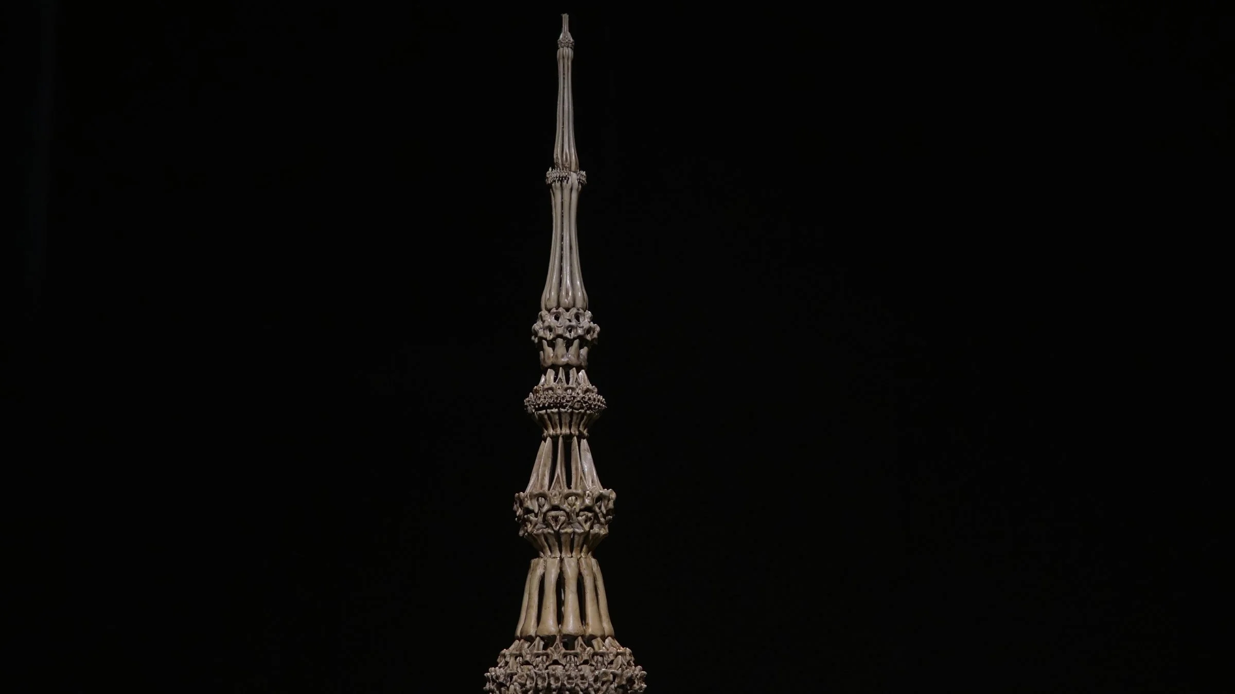 Crown of Bones sculpture by Ratthakorn Disjaiyen - detail view 1