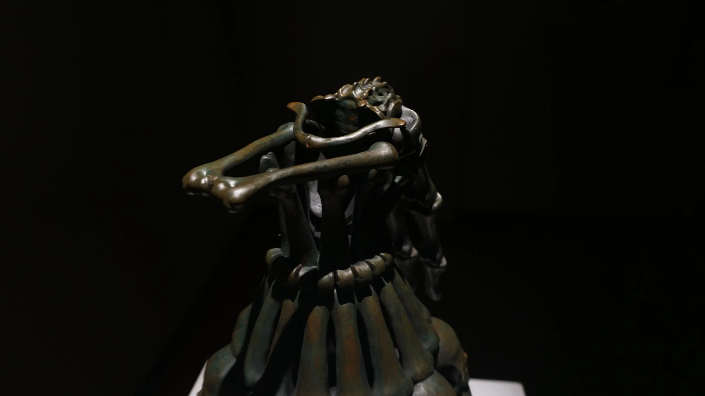 SKULLS BOMBS sculpture by Ratthakorn Disjaiyen, reflecting on the Ukraine-Russia war